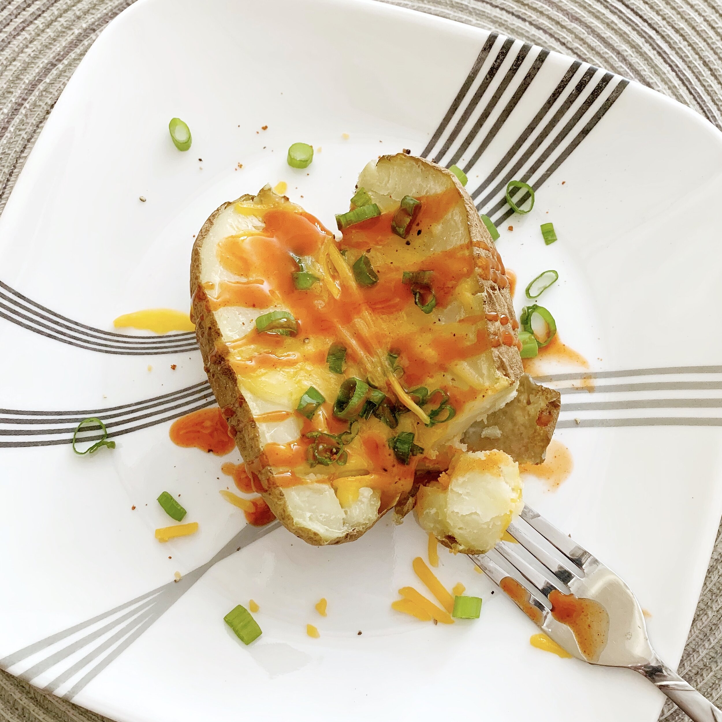 easy_microwave_baked_potato.jpeg
