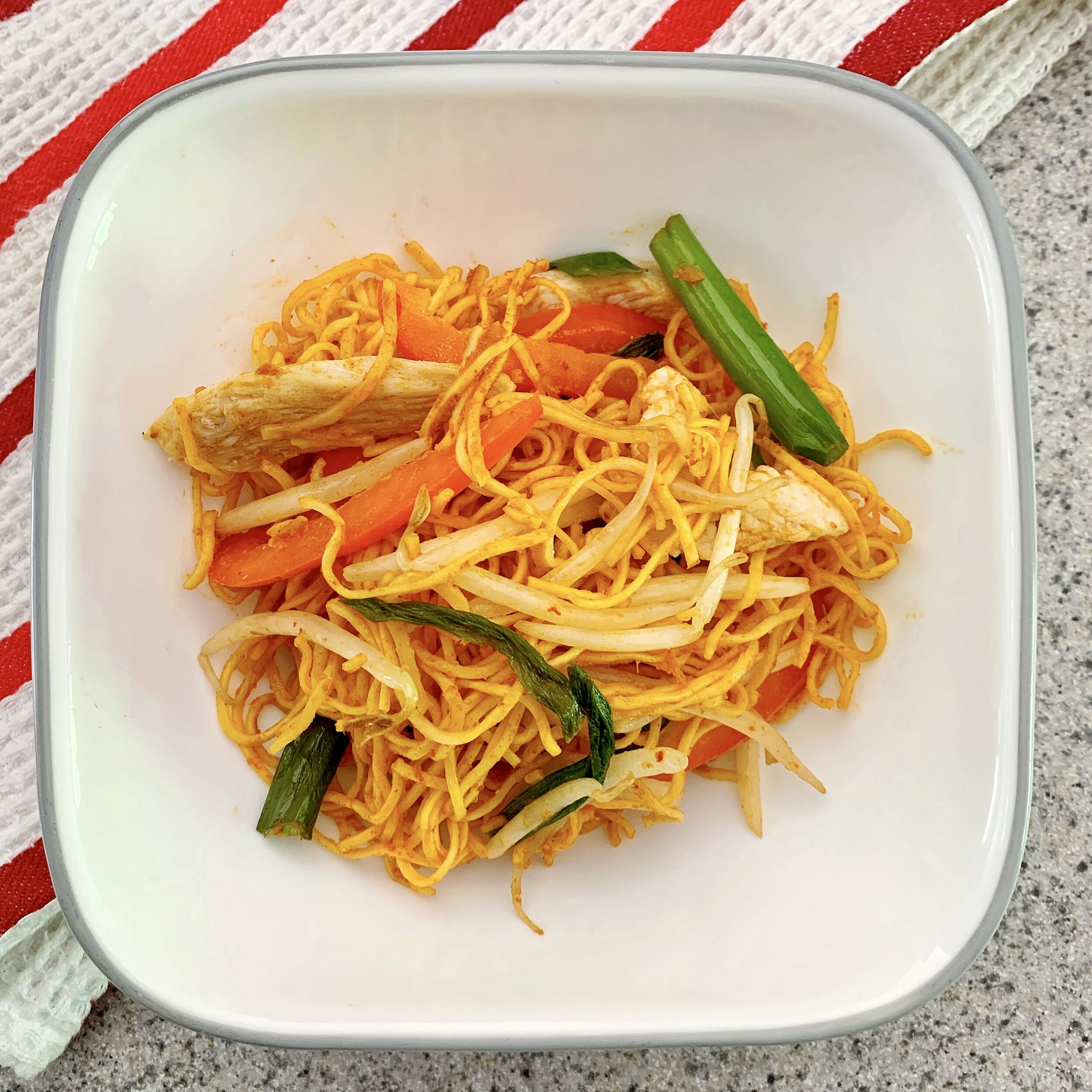 red_curry_chicken_noodle_bowl.jpeg