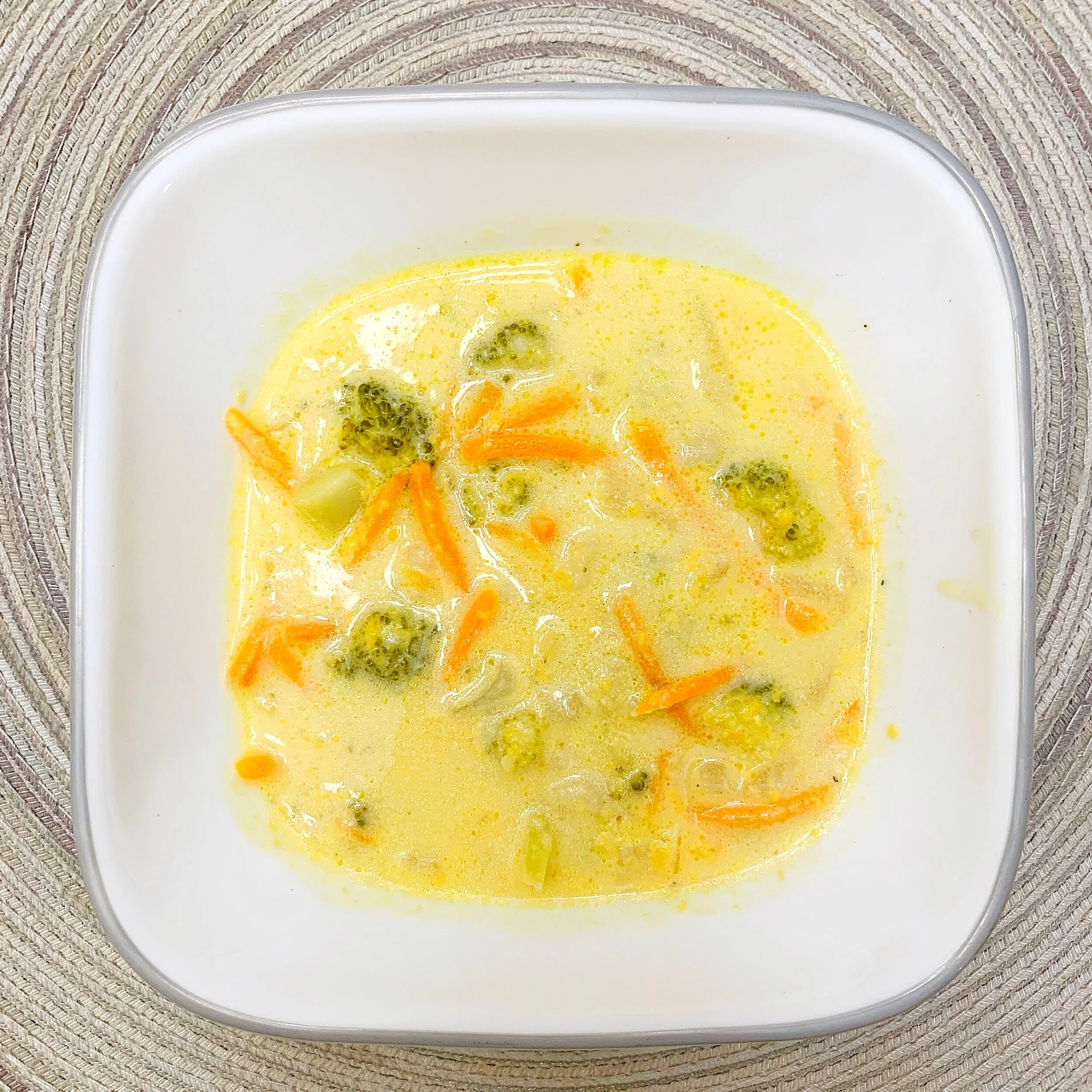 Creamy Slow Cooker Broccoli Cheddar Soup