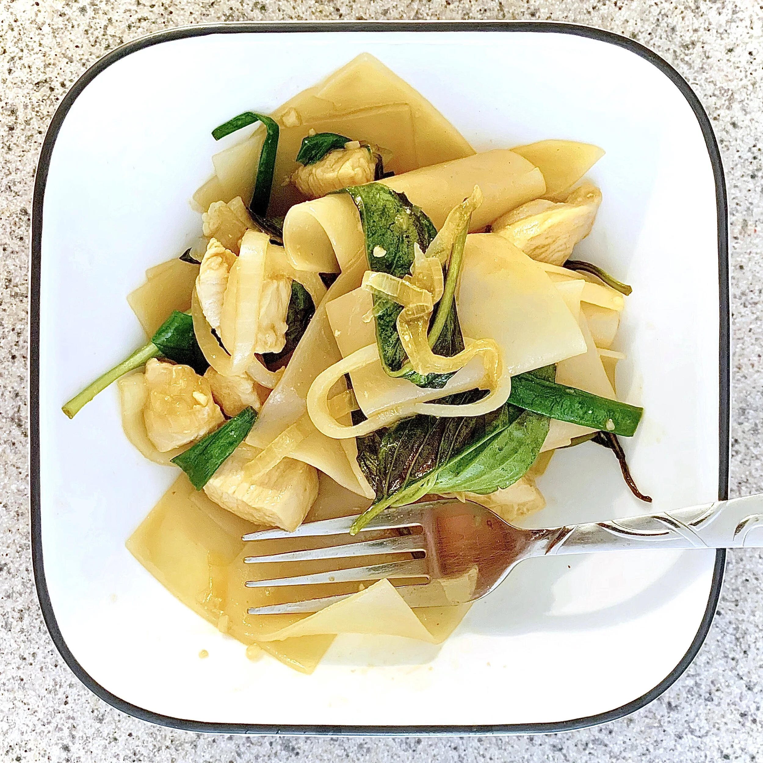 Saucy Stir Fried Chicken and Noodles (Hu Tieu Xao)