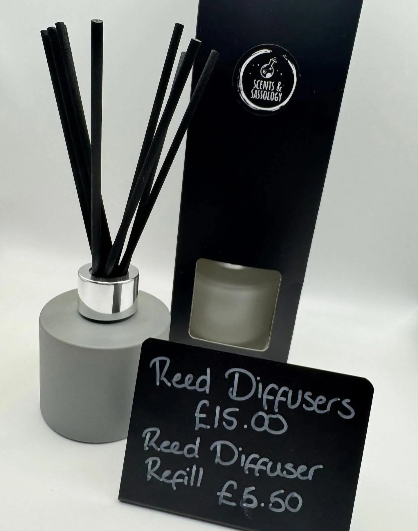 ✨Your home deserves to smell unreal &ndash; and our Reed Diffusers are here to do exactly that, babe.
Just &pound;15 for the full set and &pound;5.50 for a refill&hellip; because smelling expensive doesn&rsquo;t have to be expensive.💅

Choose ANY sc