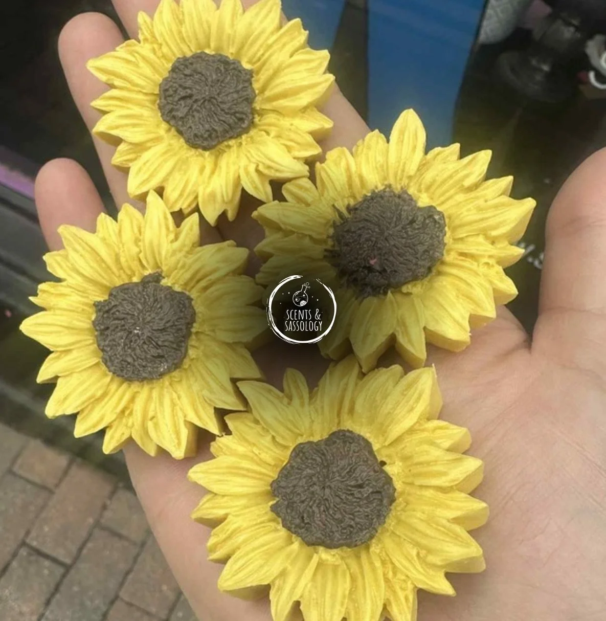 🌻CHARITY EDITION &ndash; IN MEMORY OF LEANNE&rsquo;S GRANDMA
Our Sunflower Wax Melts are a special tribute melt created to honour Leanne&rsquo;s grandma, with 25% of every purchase donated directly to East Cheshire Hospice to support the care they p