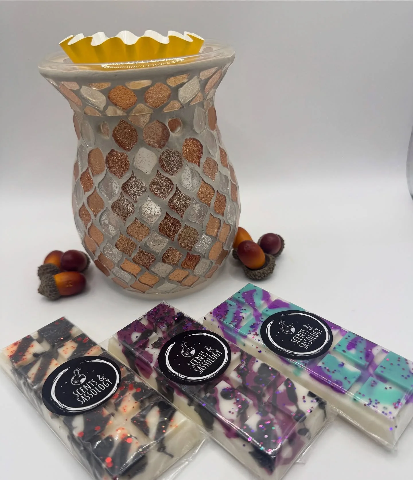 Melt Into Pure Fragrance Heaven!✨
Our handmade wax melt bars are packed with long-lasting scent &mdash; just snap, melt, and let your space smell divine🕯️💫

Perfect for:
🏠Living rooms &amp; cosy nights in
🛏️Bedroom chill vibes
🎁Gifts, hampers &a