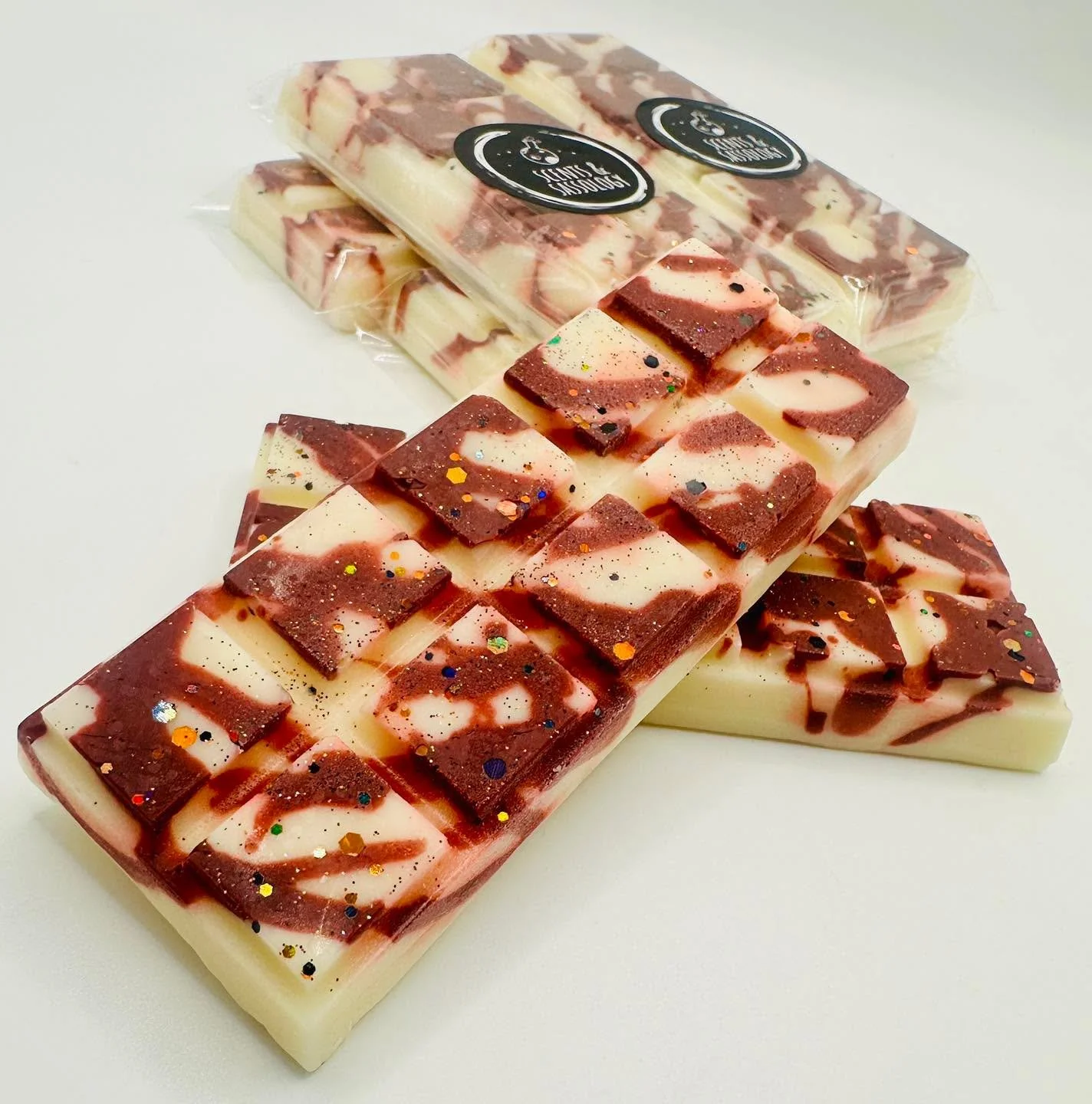 #NEW SCENT DROP &ndash; the FIRST of 6! 
🫧You asked&hellip;
👂We listened&hellip;
And honestly? We understood the assignment😌✨

🍯L*sh Sticky Dates Type🍯

This one is sweet, sticky and absolutely unapologetic!😏
Think rich caramel, gooey toffee, d