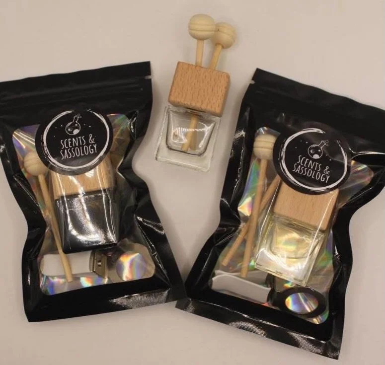 Your fragrance fix is waiting at Scents &amp; Sassology &ndash; packed with wax melts, burners, gifts &amp; feel-good scents to start the week right👀💫

📍Visit us: Unit 2/3, Dukes Court &ndash; Mill Street, Macclesfield
💻Shop online 24/7: www.scen