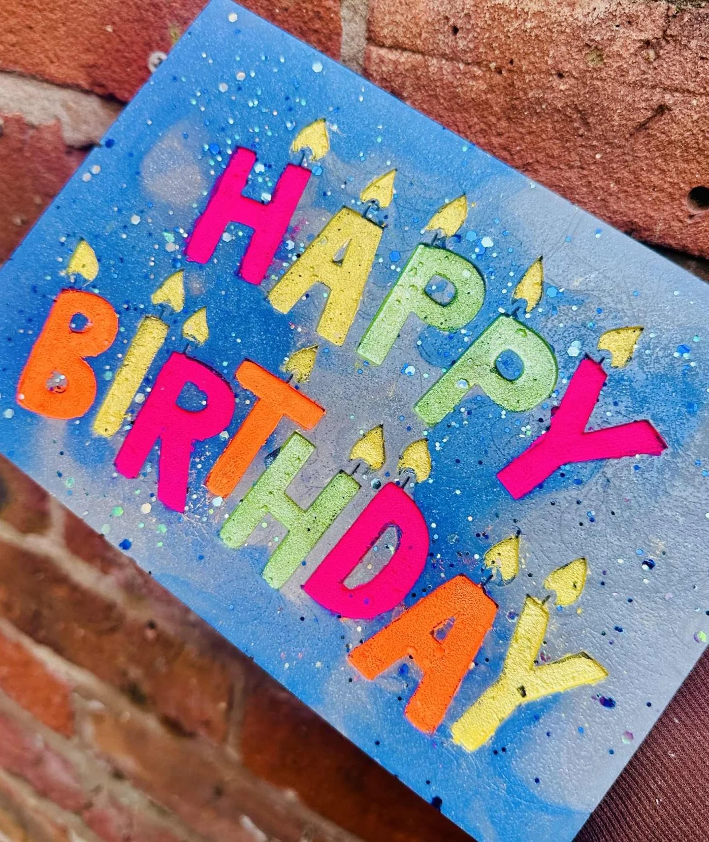 WE OWN THE HOME FRAGRANCE GAME! &ndash; SINCE 2021✨
Our bespoke wax melt slabs are made to order, completely personalised, and designed to make an unforgettable gift. Whether it&rsquo;s a romantic note, a name, or something meaningful, we create each