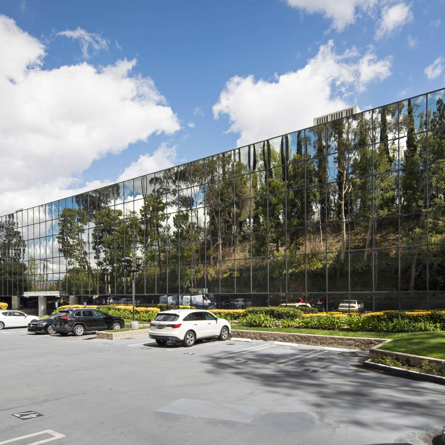 Warner View Center - Parking Lot Entrance.jpg