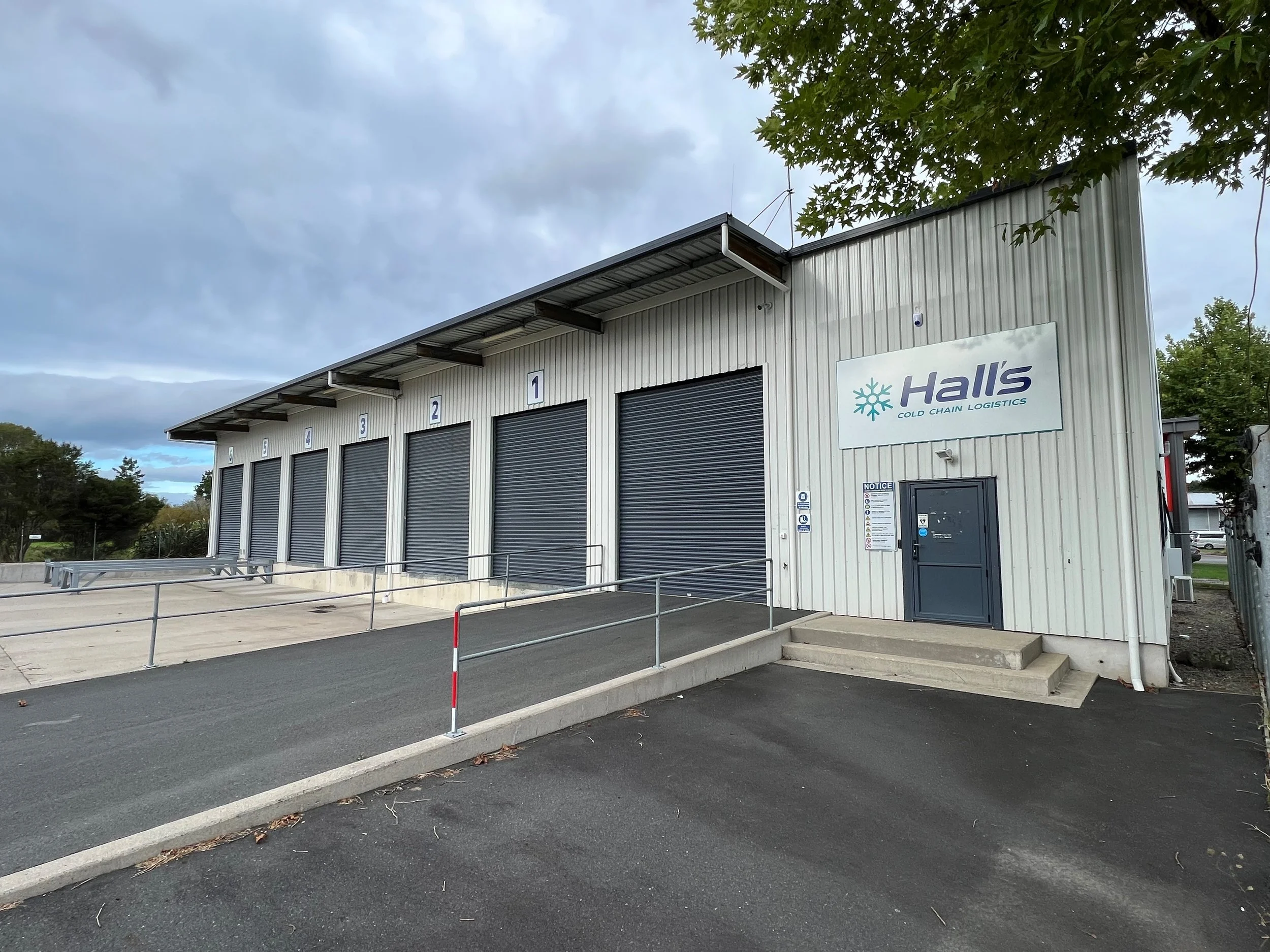 HALL'S TE PUKE ON THE MOVE!