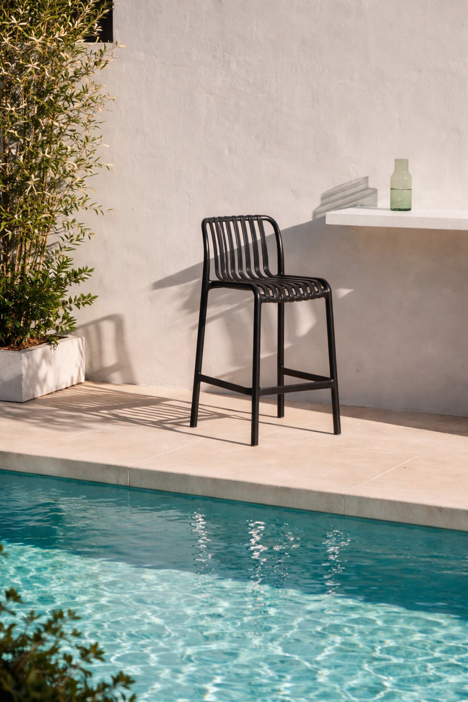 poolside black stool 1600.png