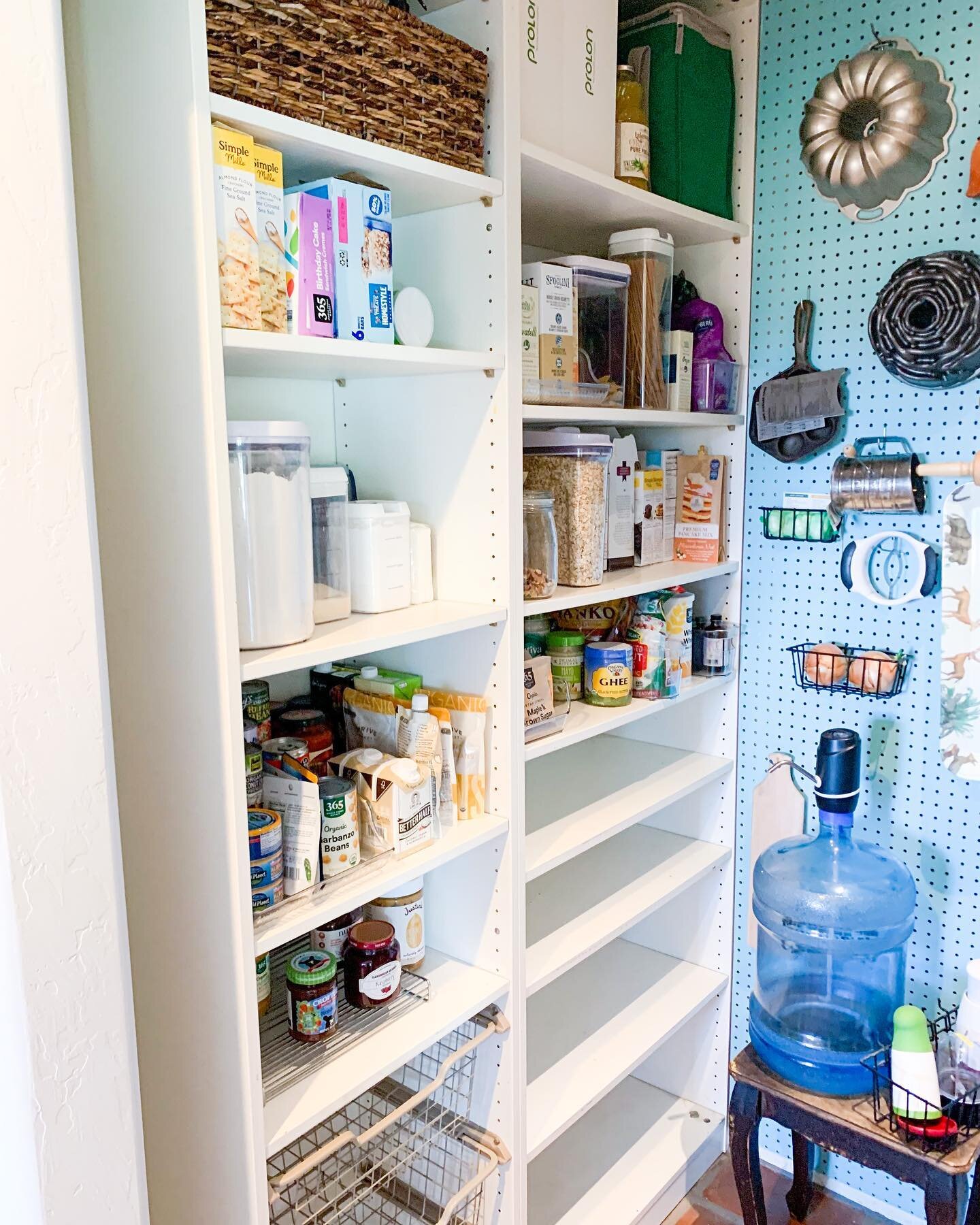 Yes, I&rsquo;m still here. Here&rsquo;s a recent pantry After // Before. Just because you have the space it doesn&rsquo;t mean you need to use it all. Enjoy!