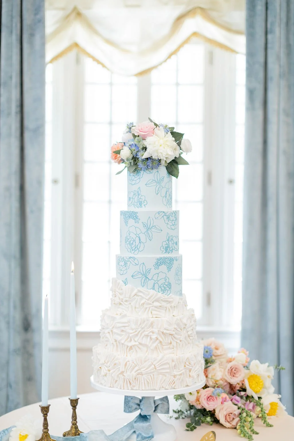 Blue best sale wedding cake