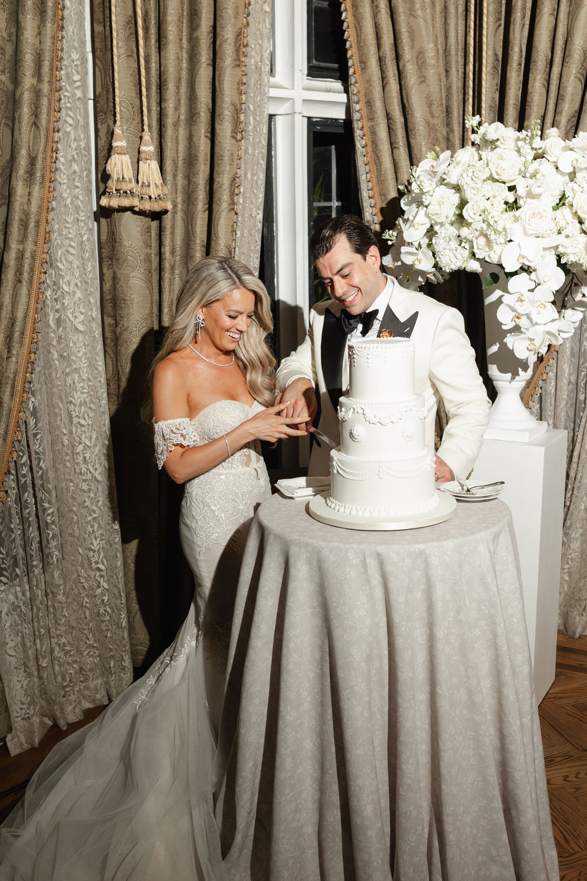 Canadian Bride Guide Leah and Alexander at Casa Loma