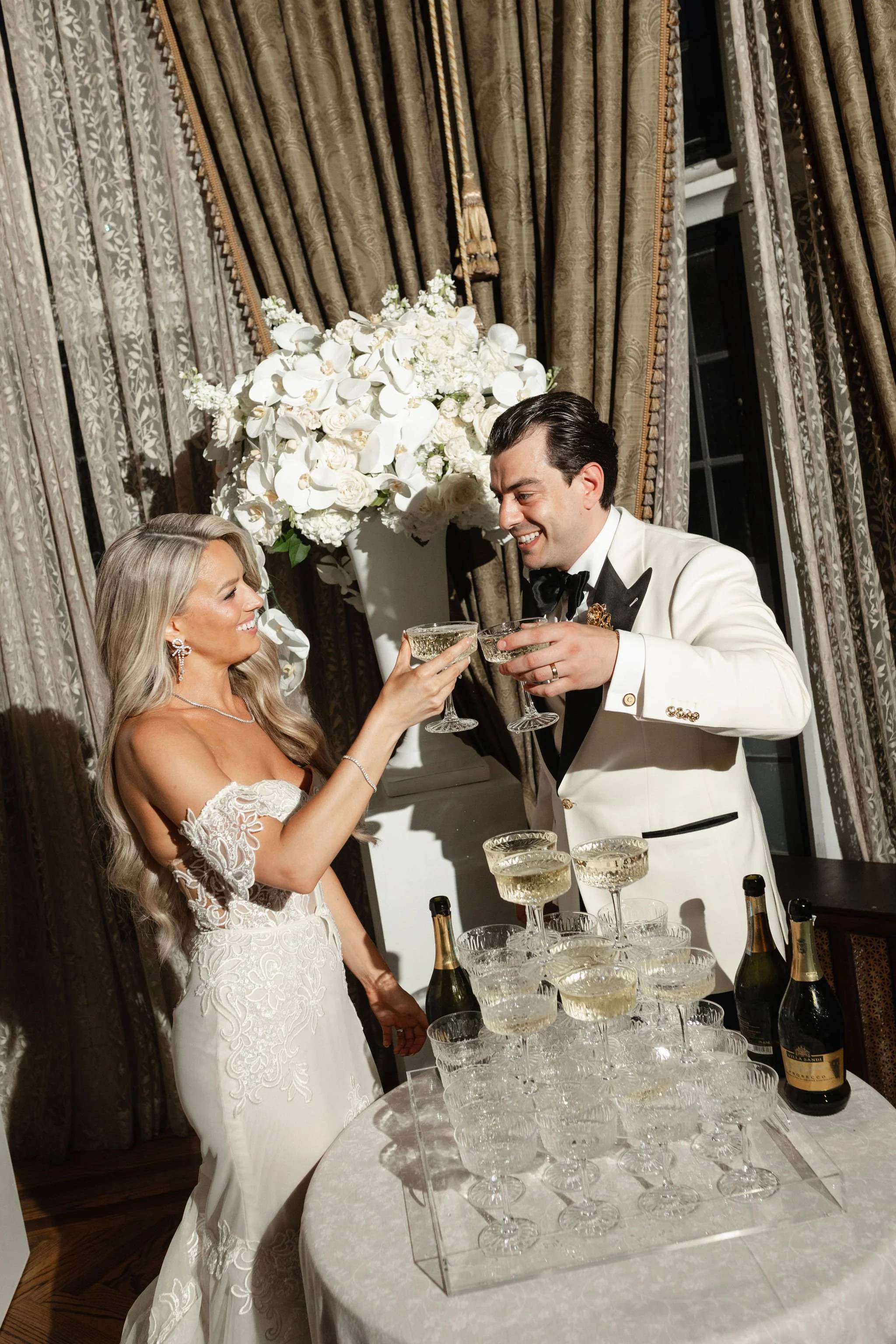 Canadian Bride Guide Leah and Alexander at Casa Loma
