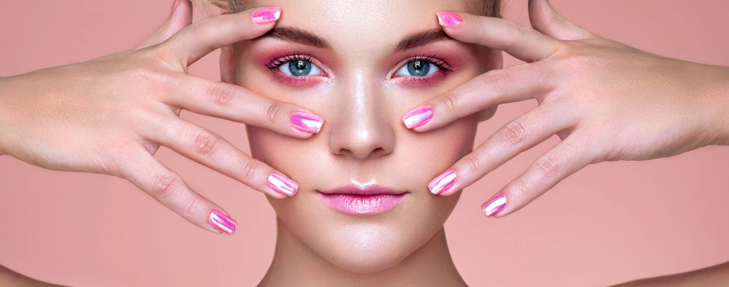 beauty-woman-with-perfect-makeup-2MA9RMJ.jpg