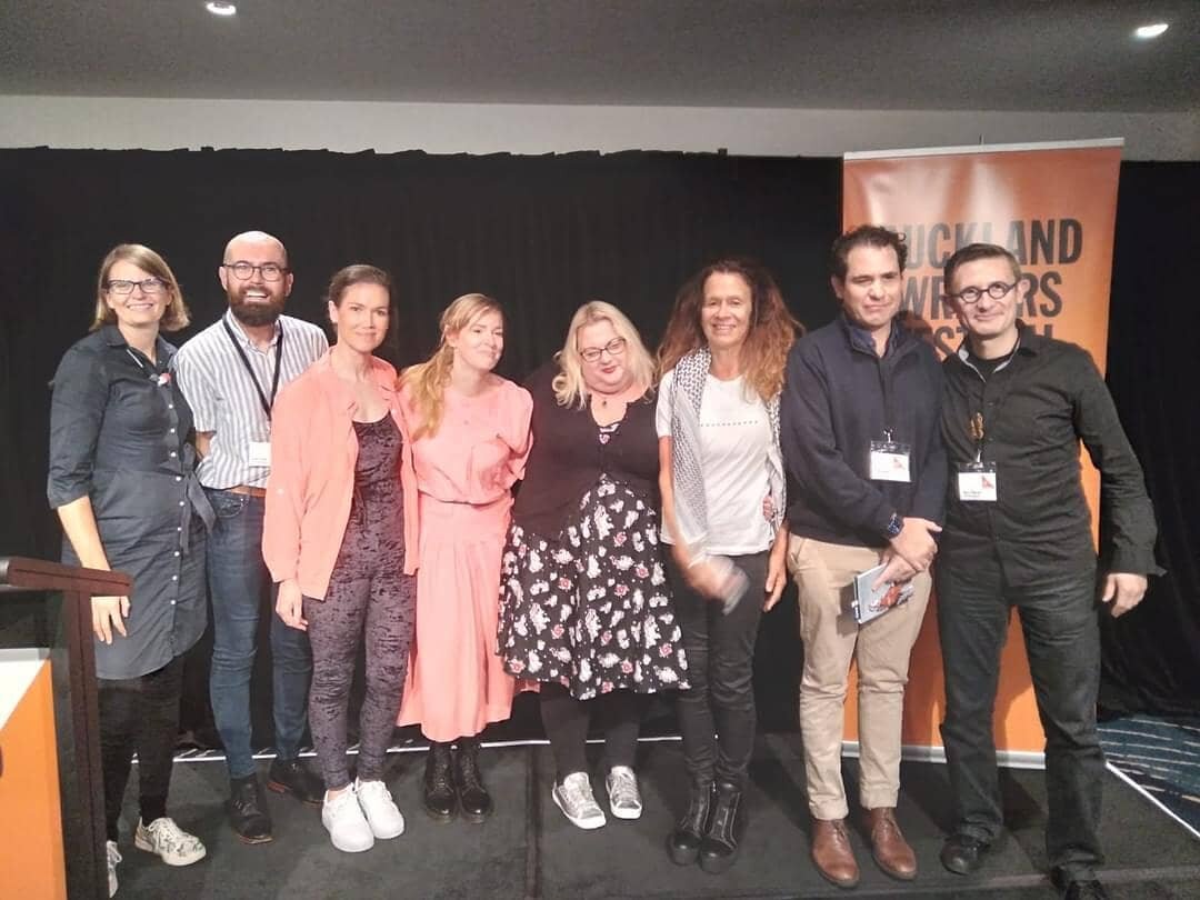 Last Sunday, I had a rad opportunity to take part in the @aklwritersfest I got to read my commissioned poem with 6 other poets on Dante's Purgatory from 
@thecubapress More Favourable Waters anthology! Had such a blast hanging out with these cool fol