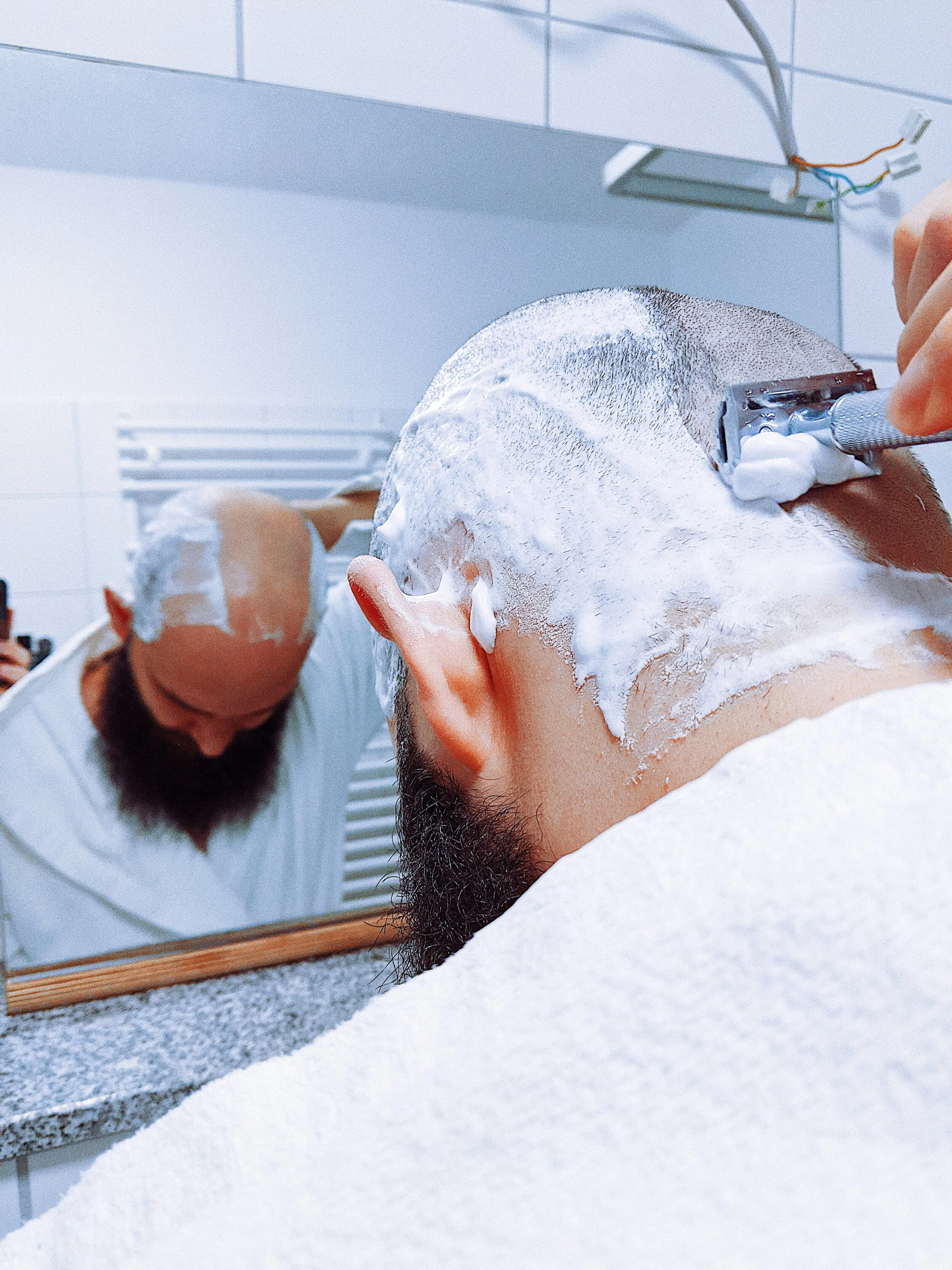 Glatze rasieren mit 3 verschiedenen Rasierern — wenighair