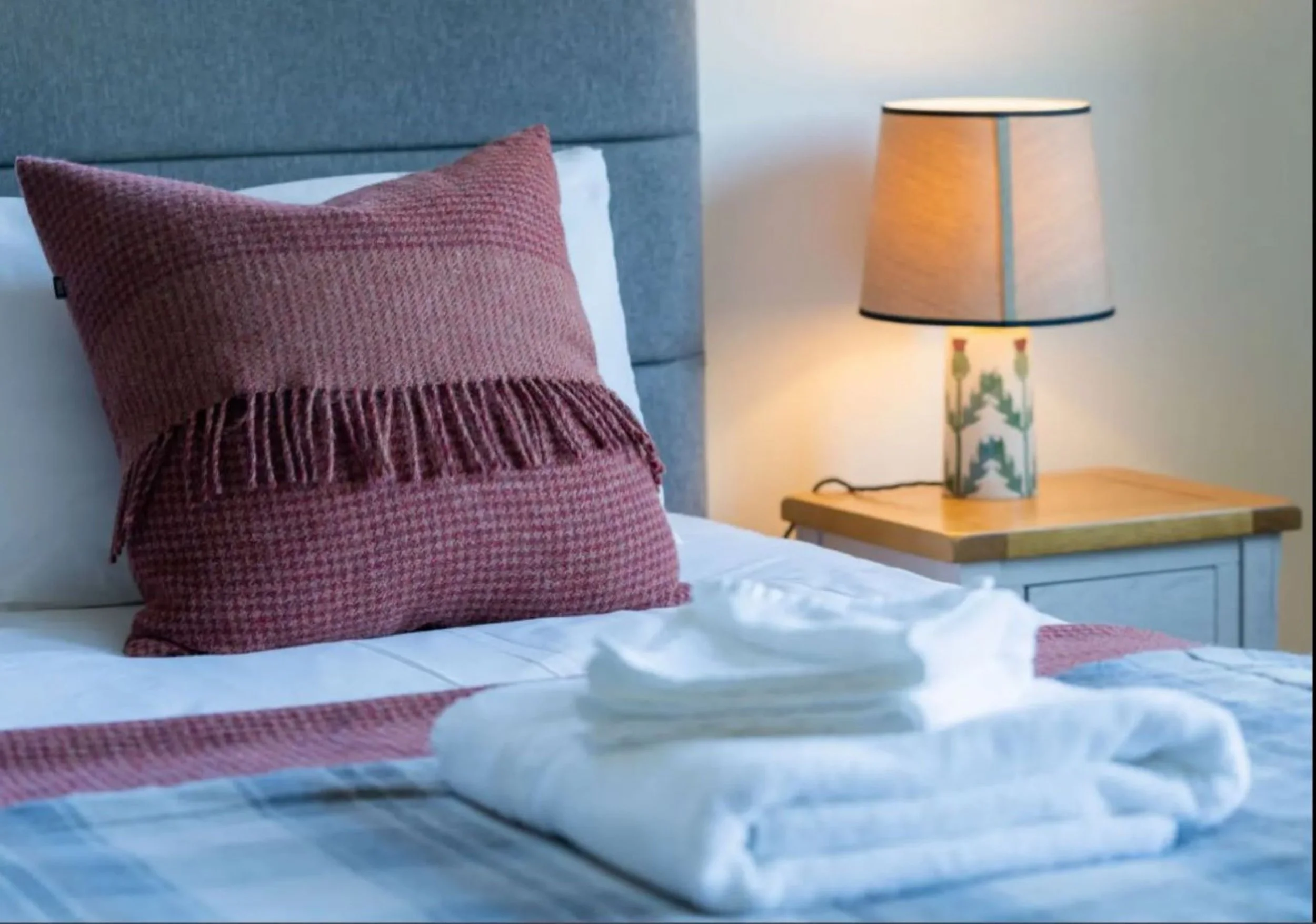 Woodside bedroom 3.jpg