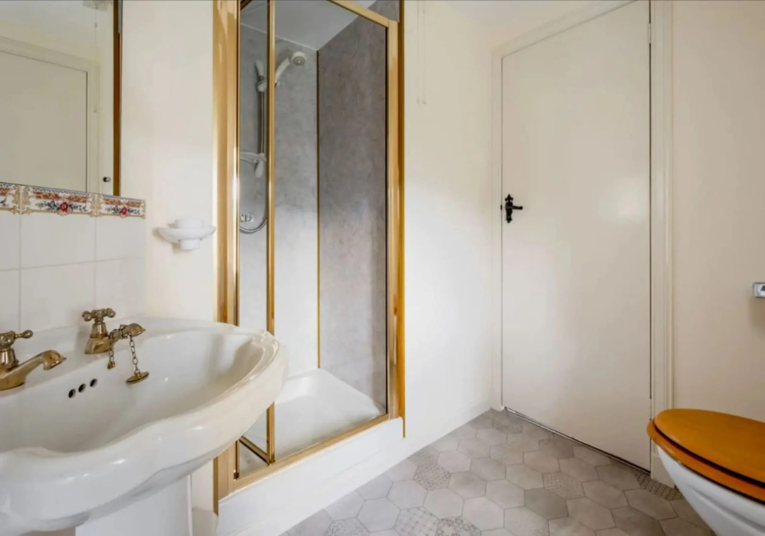 Burnside Shower room.jpg