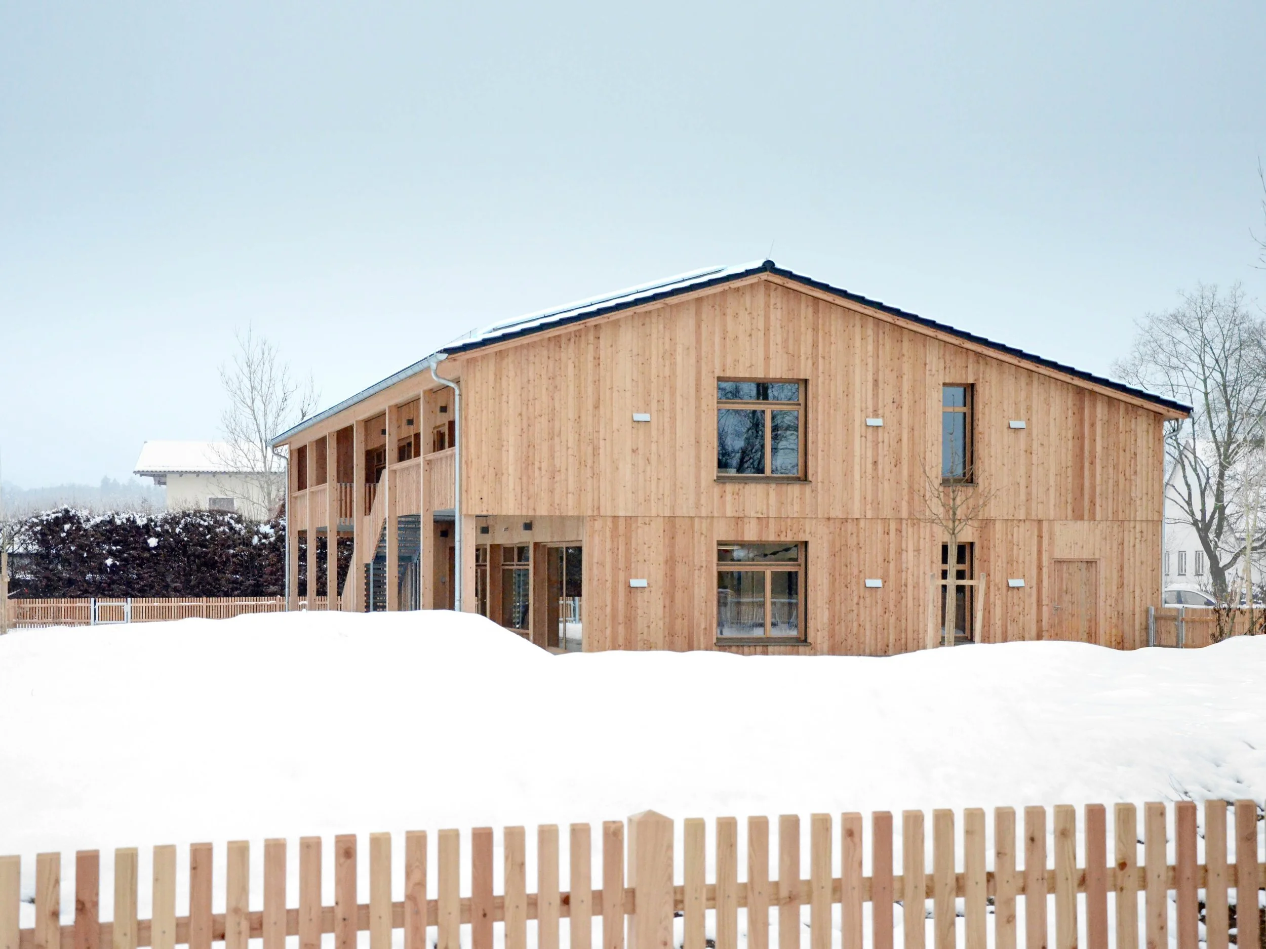 Kinderkrippe Petting – KfW 40 Holzbau mit Massivholzwänden