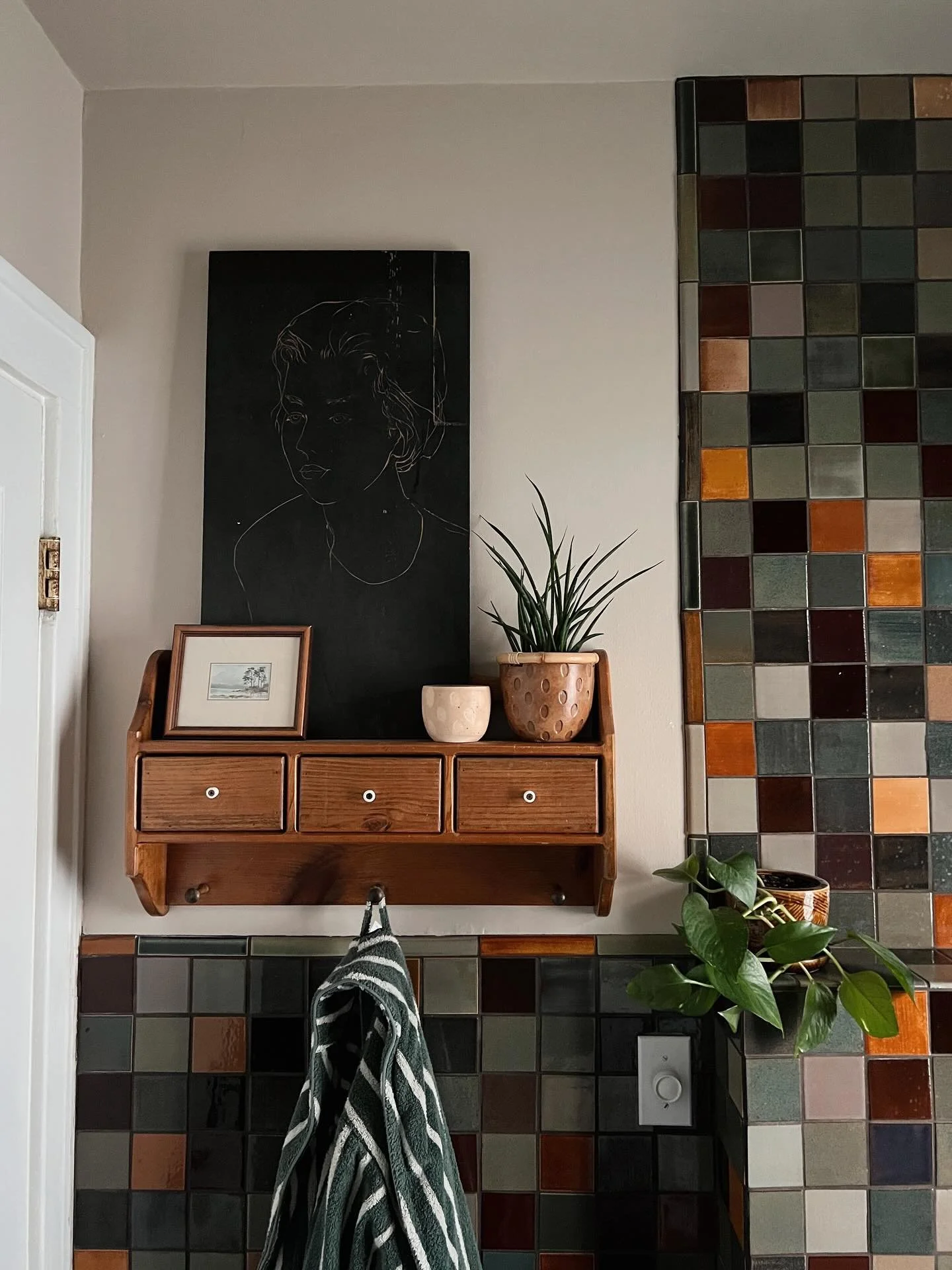 I&rsquo;ve been enjoying the natural slow down that summer can bring to the candle side of things. But realized that the bathroom project needed its official reveal! Couldn&rsquo;t be happier with how everything came together 🧡 The tile came from my