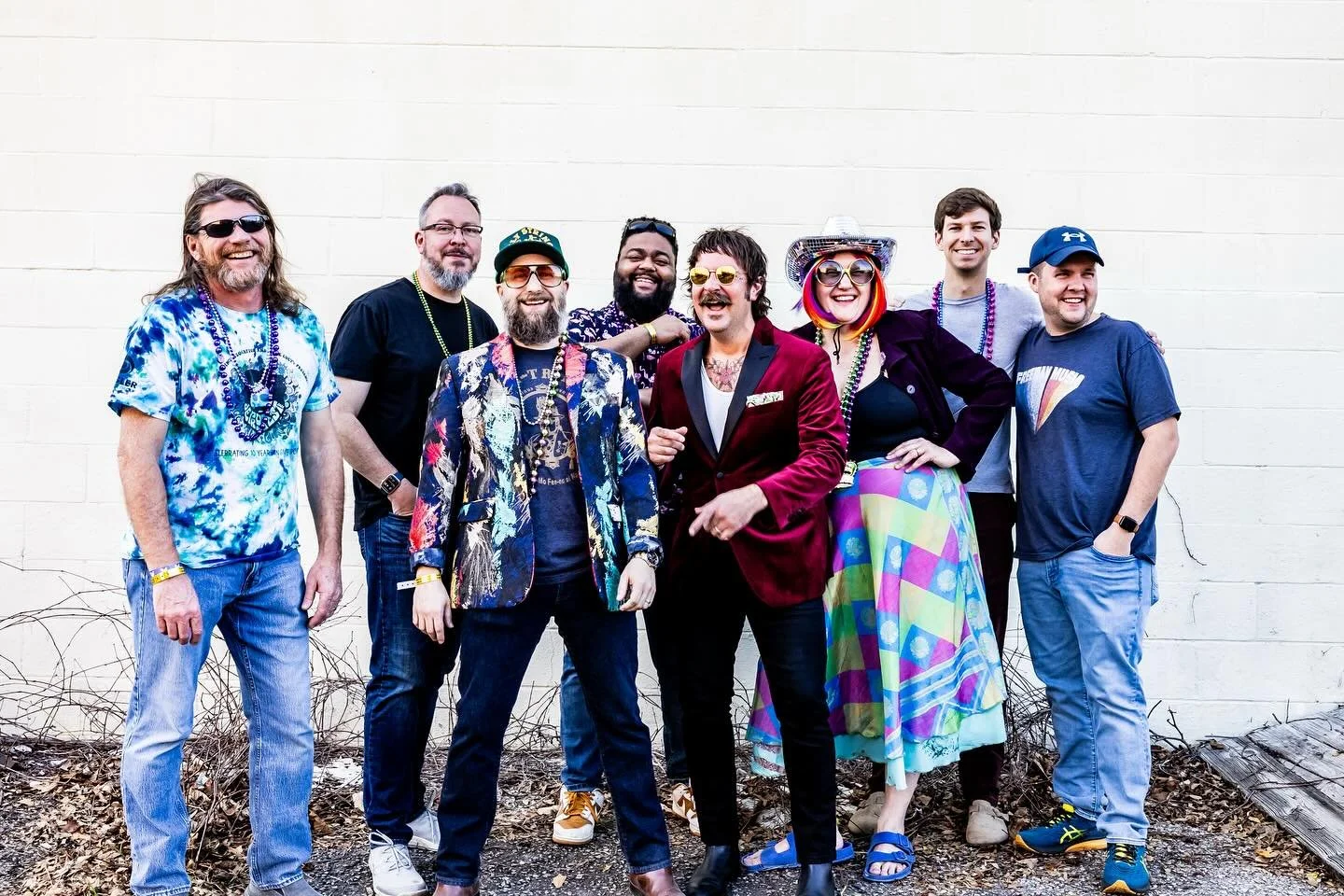 Happy Mardi Gras! 💜💚💛
📸 @perrymcleod 
3/1/25 @mardigrascolumbia set:
No Longer You&rsquo;ll Feel So Alone
Iko Iko
Thrive
The Rhythm of You
Shakedown Street
Let Down
Will it Go Round in Circles?
Get on Up
Frankenstein