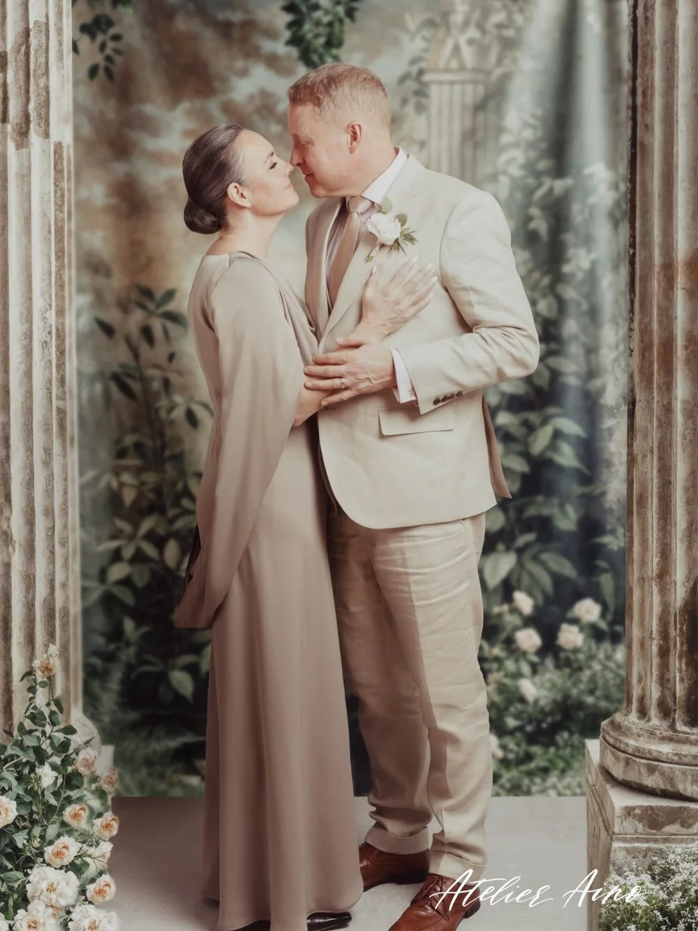 Loppuvuodesta tajusin ett&auml; naiset on ihan jumalattaria heid&auml;n h&auml;&auml;p&auml;iv&auml;n&auml;&auml;n ja mulla menee aivan valtava potentiaali ohi jumalatarkuvaajana jos en ole ikuistamassa sit&auml;! 

Inspiroiduin aivan valtavasti eriy