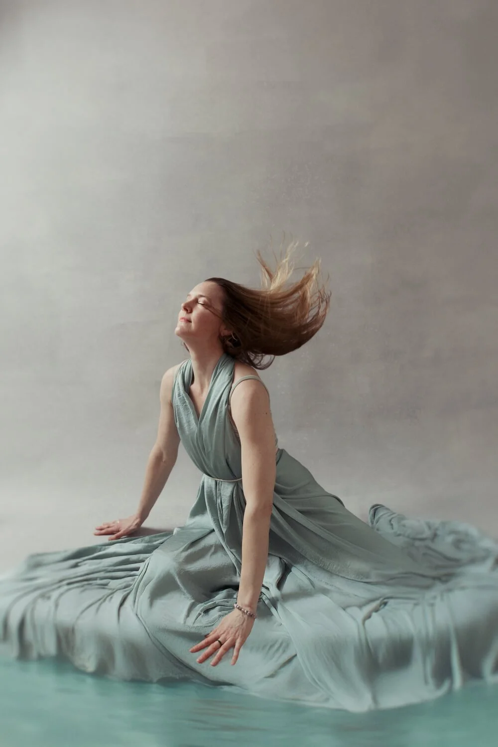 jumalatarkuvaus-voimauttava-valokuvaus-atelieraino-helsinki-valokuvaaja-nainen-014.jpg