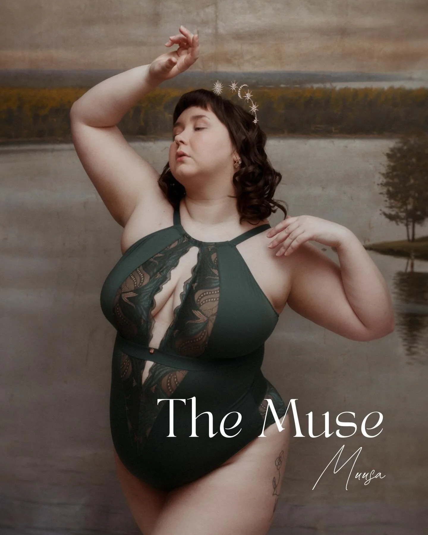 Muusa inspiroi taiteeseen, el&auml;m&auml;&auml;n, tekoihin ja ajatuksiin.

H&auml;n voi inspiroida muita, mutta h&auml;n inspiroi my&ouml;s itse&auml;&auml;n. Jos tuntuu vaikealta inspiroitua muista,
voi k&auml;&auml;nty&auml; itsens&auml; puoleen j