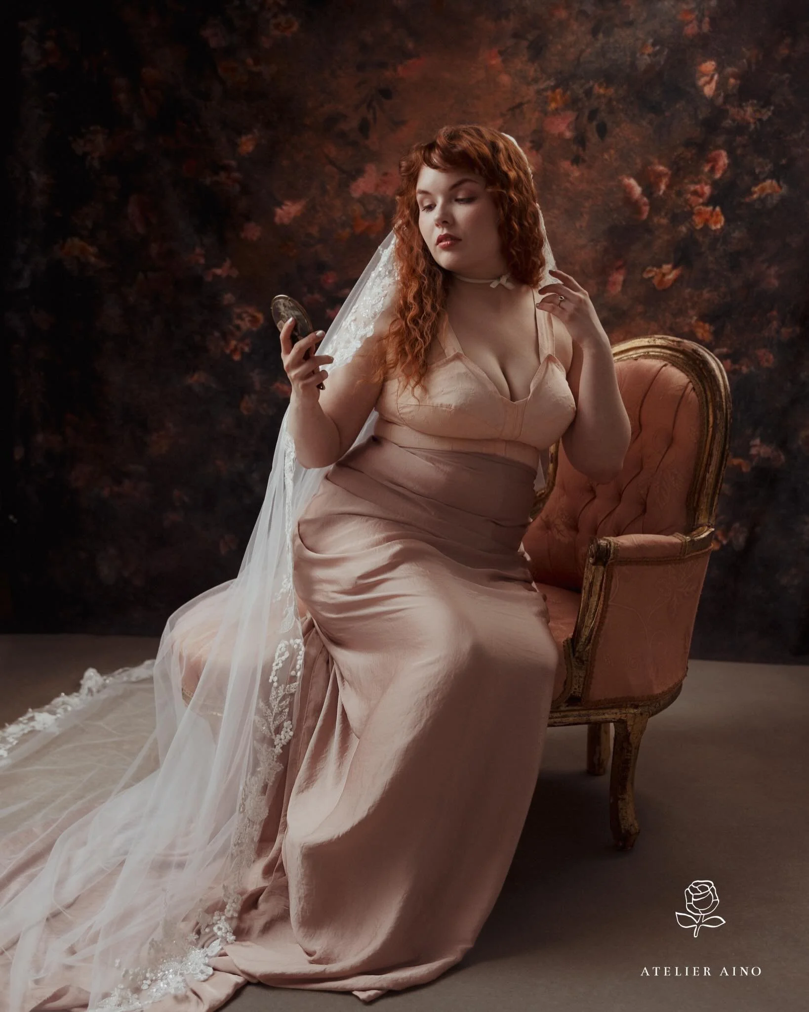 Vintage Bridal Boudoir -kuvaukset 😍 

Mulla on viime aikoina ollut tosi ihania bridal boudoir-kuvauksia, joihin en ole saanut julkaisulupaa, niin halusin tehd&auml; oman version kutsuksi, ett&auml; t&auml;mm&ouml;ist&auml; olisi ihana tehd&auml; lis