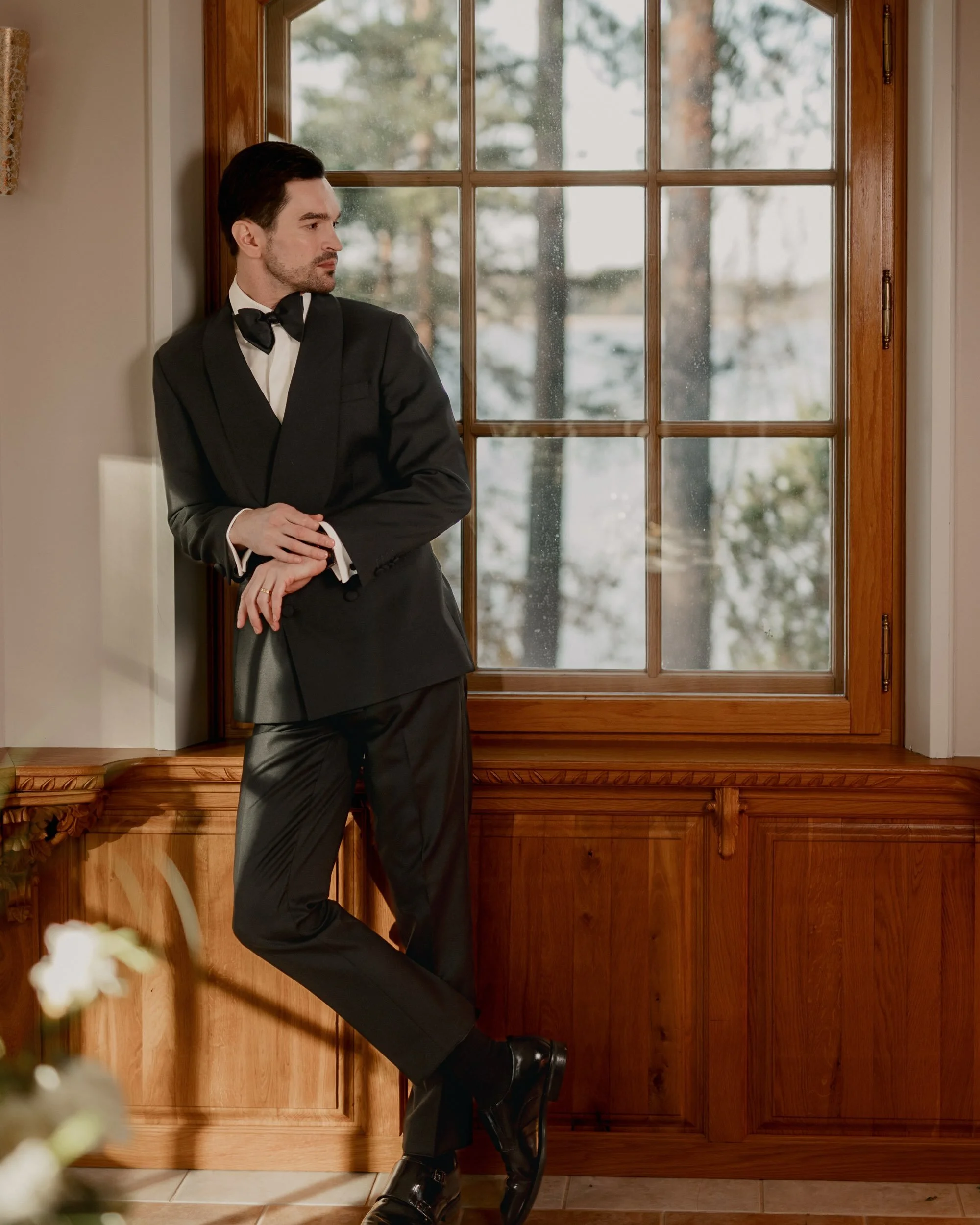 Groom style 🔥 Just wondering, do you ever feel like James Bond @eliaszin? You totally look the part 😎

Location @pinecrest_villa
Organizer @elegant_affairs.fi @am_koskinen 
Co-producer @neoyuway @neoshi.production 
PR @artme.world @muravskaja.alion