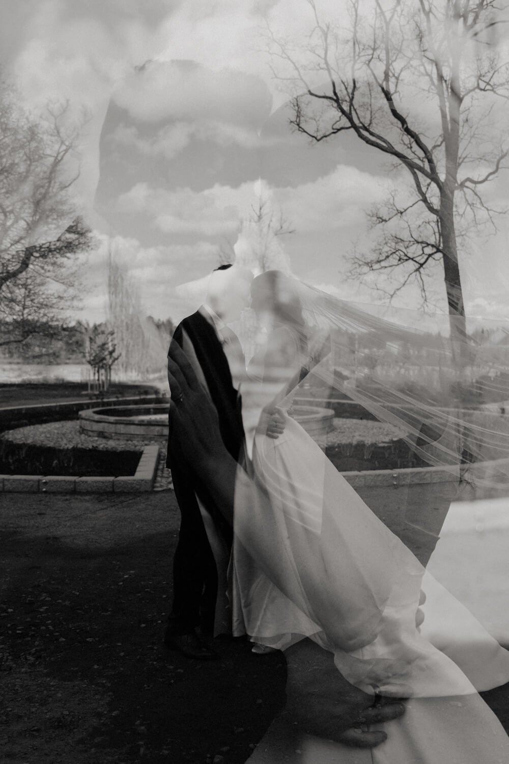 mustavalkoinen double exposure hääpotretti