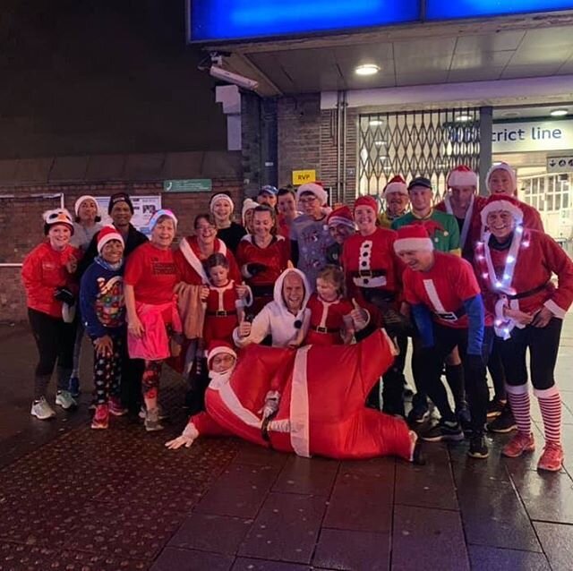 The Annual Bill Adams Santa Run is a popular date in our D88 calendar. Last night, our club members brightened up the streets of Dagenham in their festive outfits 🎅🏼🤶🏼🎄 #festive #christmas #santarun #dagenham88 #dagenham88runners #runnersofinsta