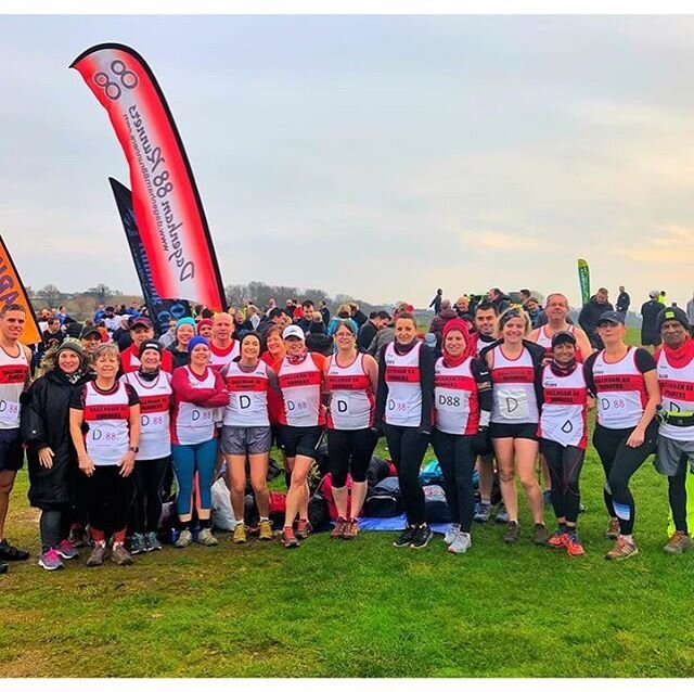 Daggers out in force for the Hadleigh XC today. Muddy and sunny 😎 🍰 🏃🏽&zwj;♀️🏃🏻&zwj;♂️ #dagenham88 #dagenham88runners #crosscountry #hadleigh #mud #runnersofinstagram