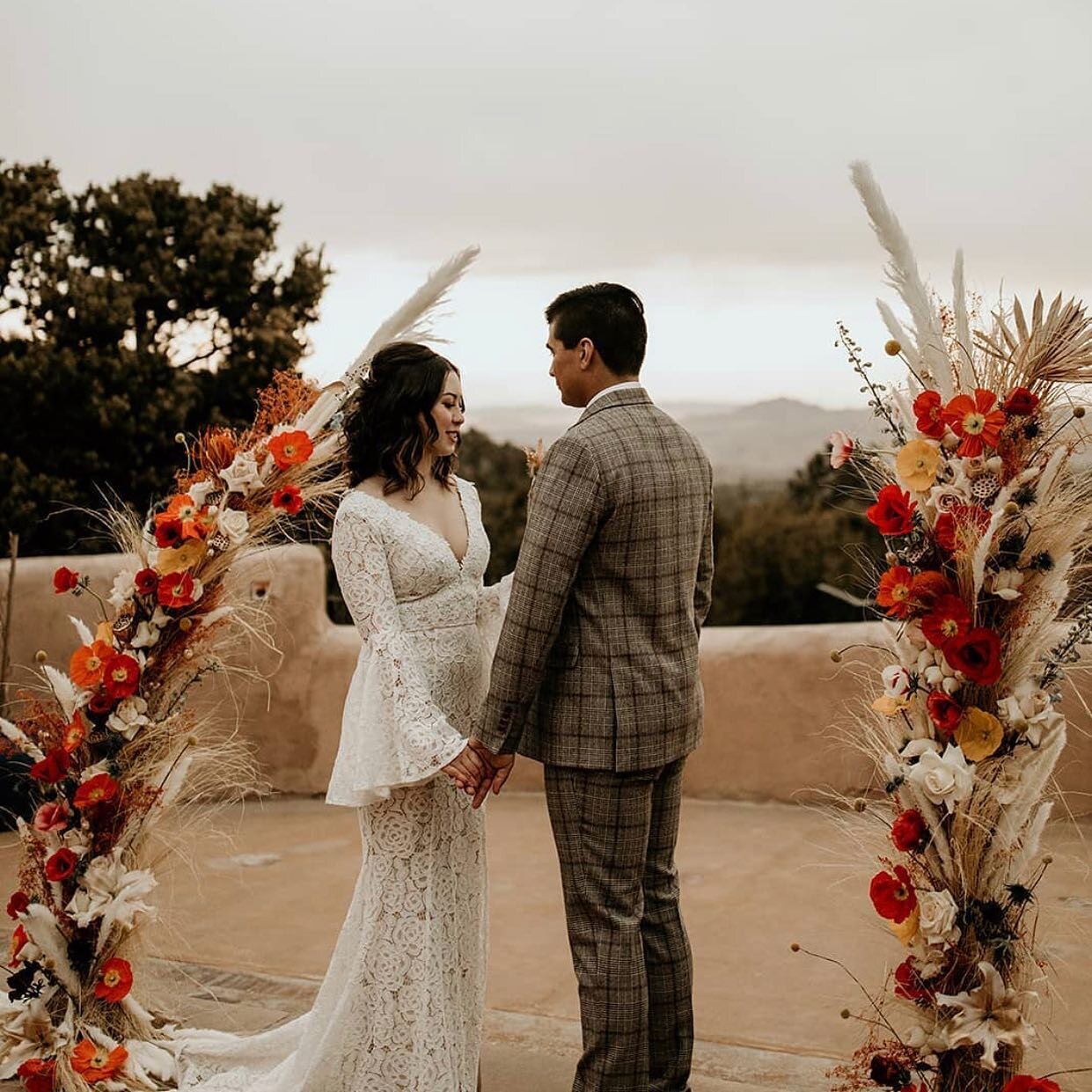 Everything about this photo makes our hearts 💓💓💓 

We are all about the hair and makeup BUT we have a preferred list of local vendors whom we ADORE and trust to execute your wedding dreams! Need a florist, or photog? Maybe a caterer or baker? We k