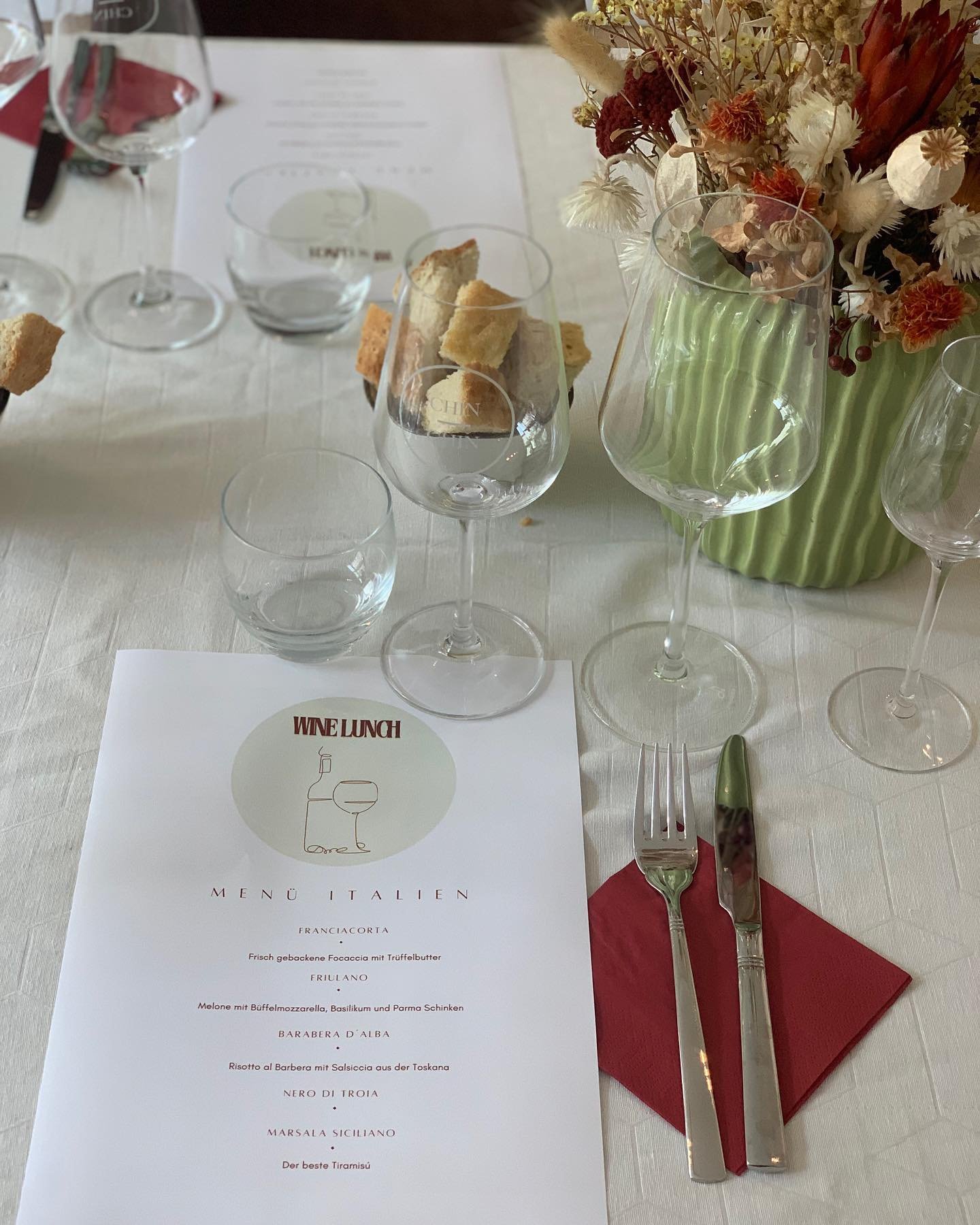 Chin Chin Wine Lunch! 

Beeindrucke deinen Kunden mit einem exklusiven Lunch Meeting bewirtet von Chin Chin Weinevents.

Ich bekoche euch mit einem 3 G&auml;nge Men&uuml; und serviere passende Weine zu dem Thema eurer Wahl. Mit Zeit f&uuml;r wichtige