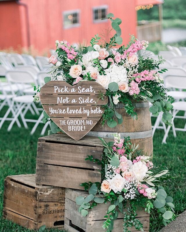 We have LOTS of decorations for our couples to use at our outdoor ceremony site- including barrels, signs, shepherd&rsquo;s hooks, wooden crates, lanterns and more. We&rsquo;ll help you get that perfect look to match your personality and style ❤️ 📸: