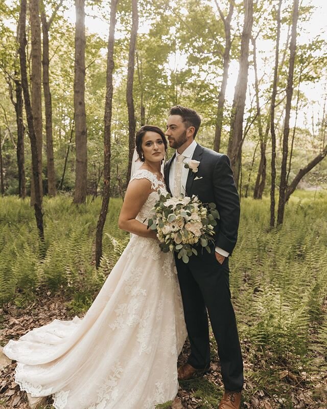 Its great to be back and celebrating love with you all once again❤️ Congratulations to this amazing couple! 📸: @ashley_kemmer.photo .
.
.
.
.
#pinehall #rusticweddings #barnweddings #wedding #butlerweddings #pinehallateislerfarms #pinehallfarms #but