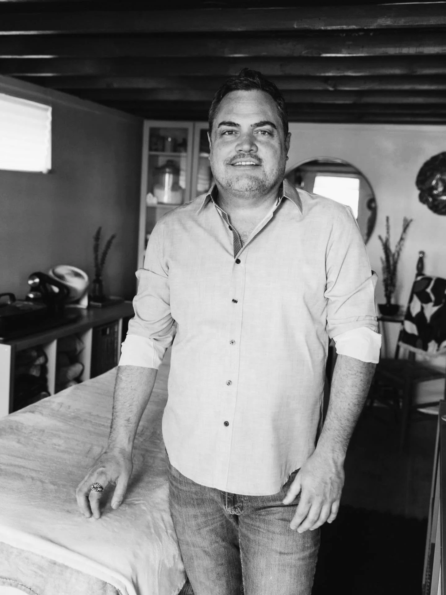 Hi I&rsquo;m Chris Acosta 👋 I&rsquo;m the hands (and heart) behind #MyTinyMassageStudio 

If you&rsquo;ve been looking for a quiet, cozy spot for Deep Tissue, Relaxation, Targeted Injury and Recovery-you found it! #FortCollinsRecovery 

Book your se