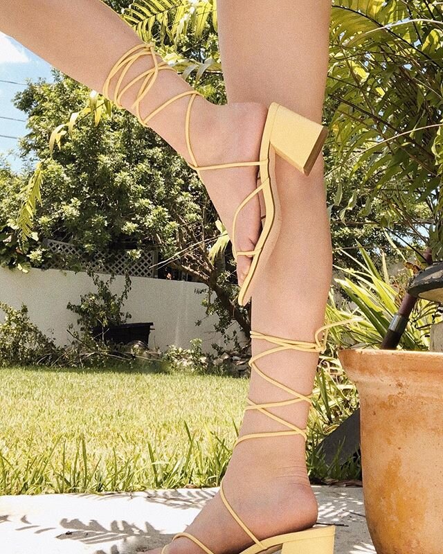 If you participated in the poll on my stories a few weeks ago, I&rsquo;m sorry to disappoint anyone that went with blue because I got these &lsquo;Arianna&rsquo; babies in yellow. 💛 Thank you @urbanoutfitters for naming the perfect pastel sandals af