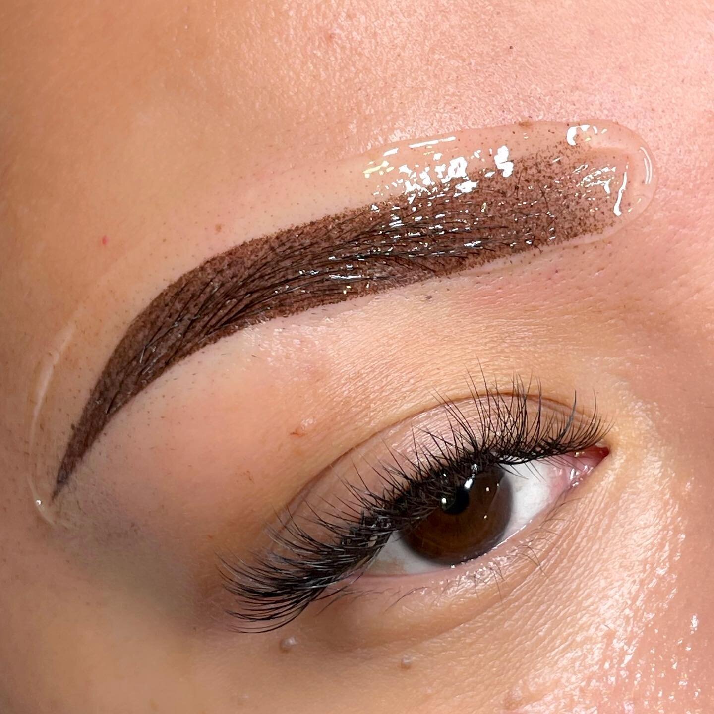 Ombre Powder Brow pixelated goodness 🤤😍
&bull;
Get your brows waterproof and sweat-proof ready for summer NOW!
&bull;
I do offer complimentary consultations, link is in my bio to book ☺️
&bull;
#browshapingspecialist #sandiegopowderbrows #ombrebrow