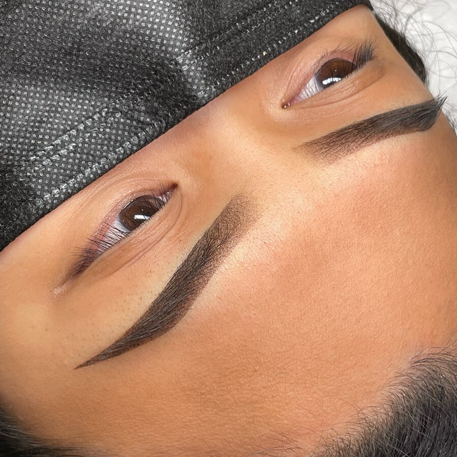 Ombre Powder Brows 🤤
&bull;
Once healed, these will look like a prefect brow tint that will last up to 3 years!
&bull;
It&rsquo;s such a myth that powder brows is &ldquo;too dark&rdquo;, too &ldquo;makeupy&rdquo; or &ldquo;like a sharpie&rdquo;. 
Wh