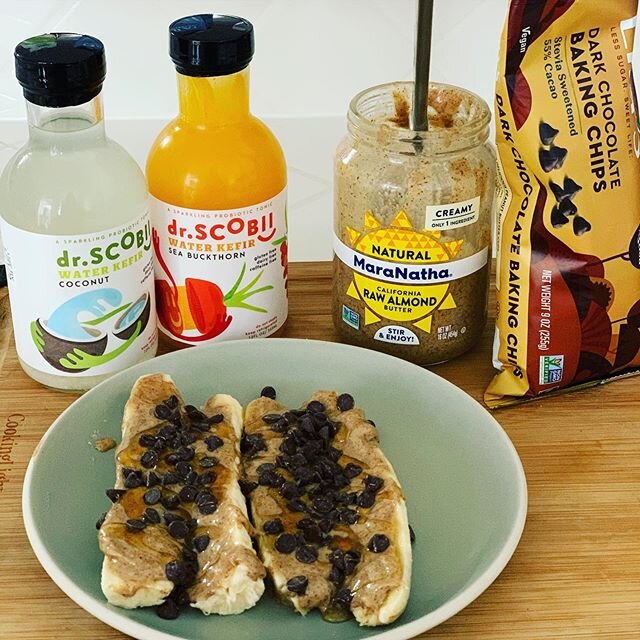 Stay-at-home snack of CHAMPIONS 🏆 .
.
@dr.scobii @maranathanutbutters @lilys_sweets @erewhonmarket .
.
#breakfastofchampions #instasweet #bananas🍌 #drscobii #wheninisolation