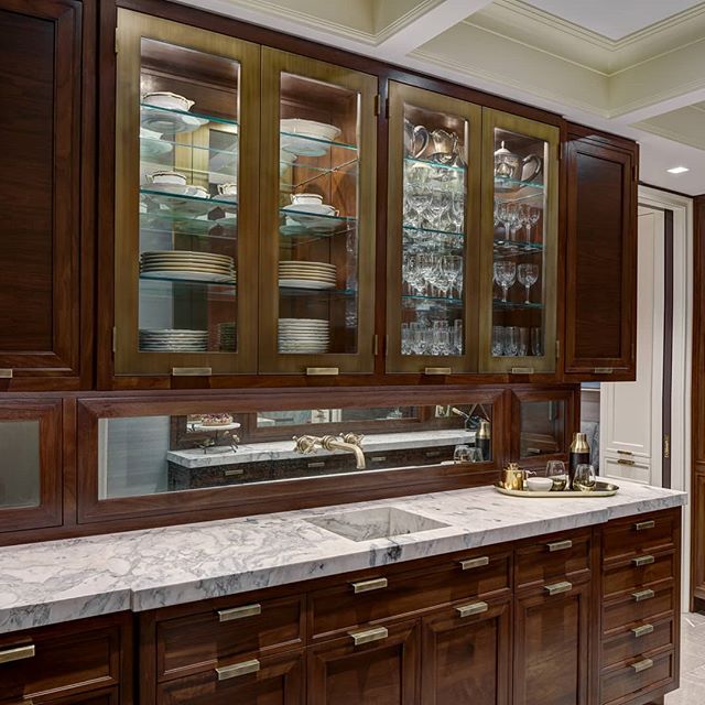 Beautiful Park Avenue project had this very special butlers pantry by Townhouse Kitchens @townhousekitchens #townhousekitchensnyc @nydc #nydc #kitchendesign #nyckitchendes #customkitchen @craftmaidkitchens