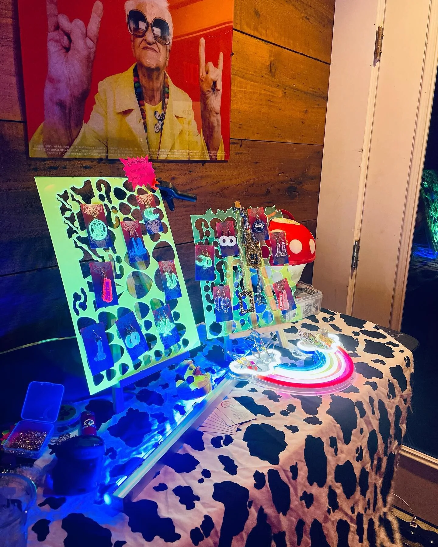 always love popping up at @redroomptown 🪩📛✨
