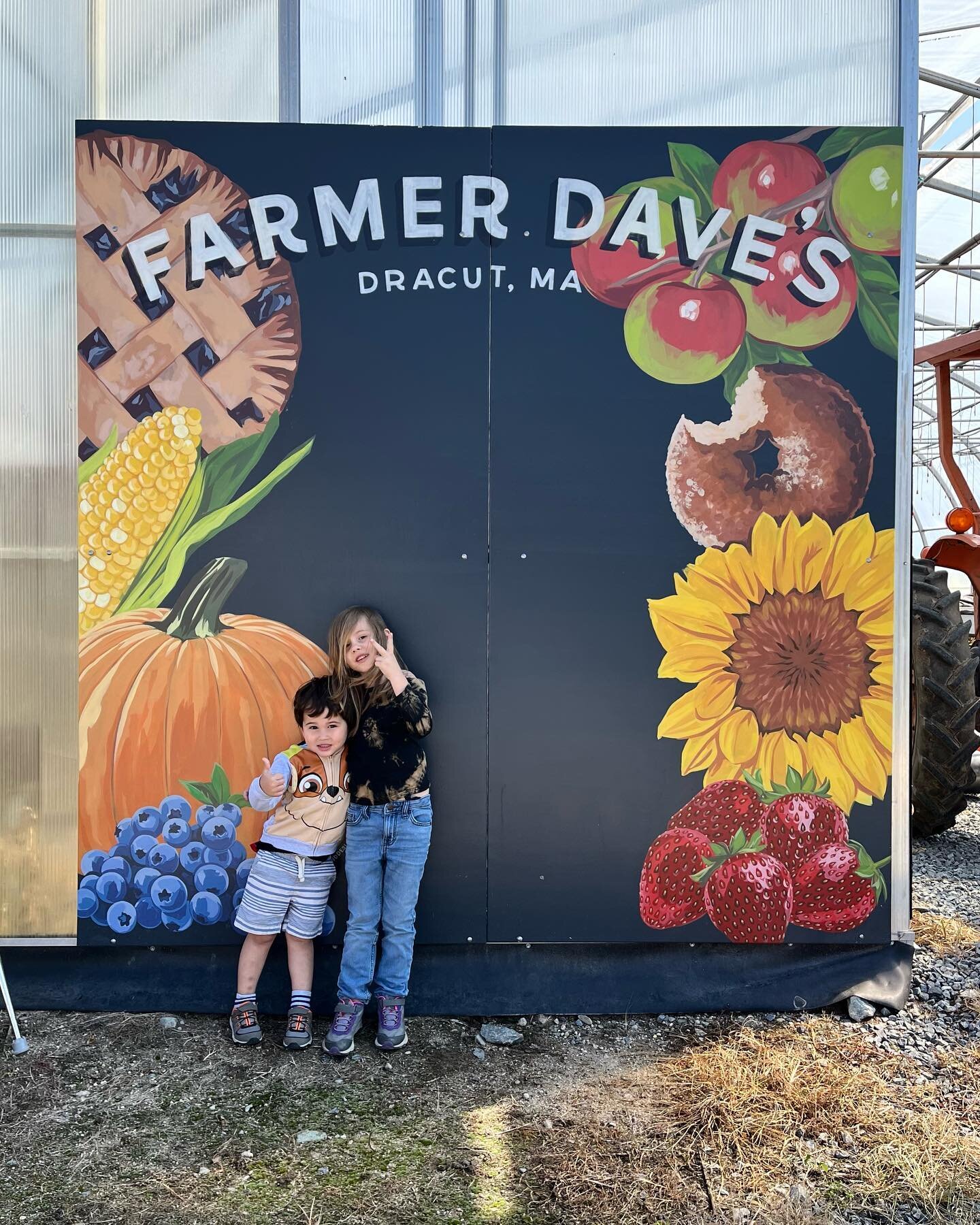 It&rsquo;s officially pumpkin season! Have you visited our painted mural at @farmerdaves_ma? 🎃
.
.
.
#farmerdaves #farmerdavesdracut #dracutma #merrimackvalley #dracutfarms #dracutfarm #handpaintedmural #photomural #handpaintedsign #likeminddesign #