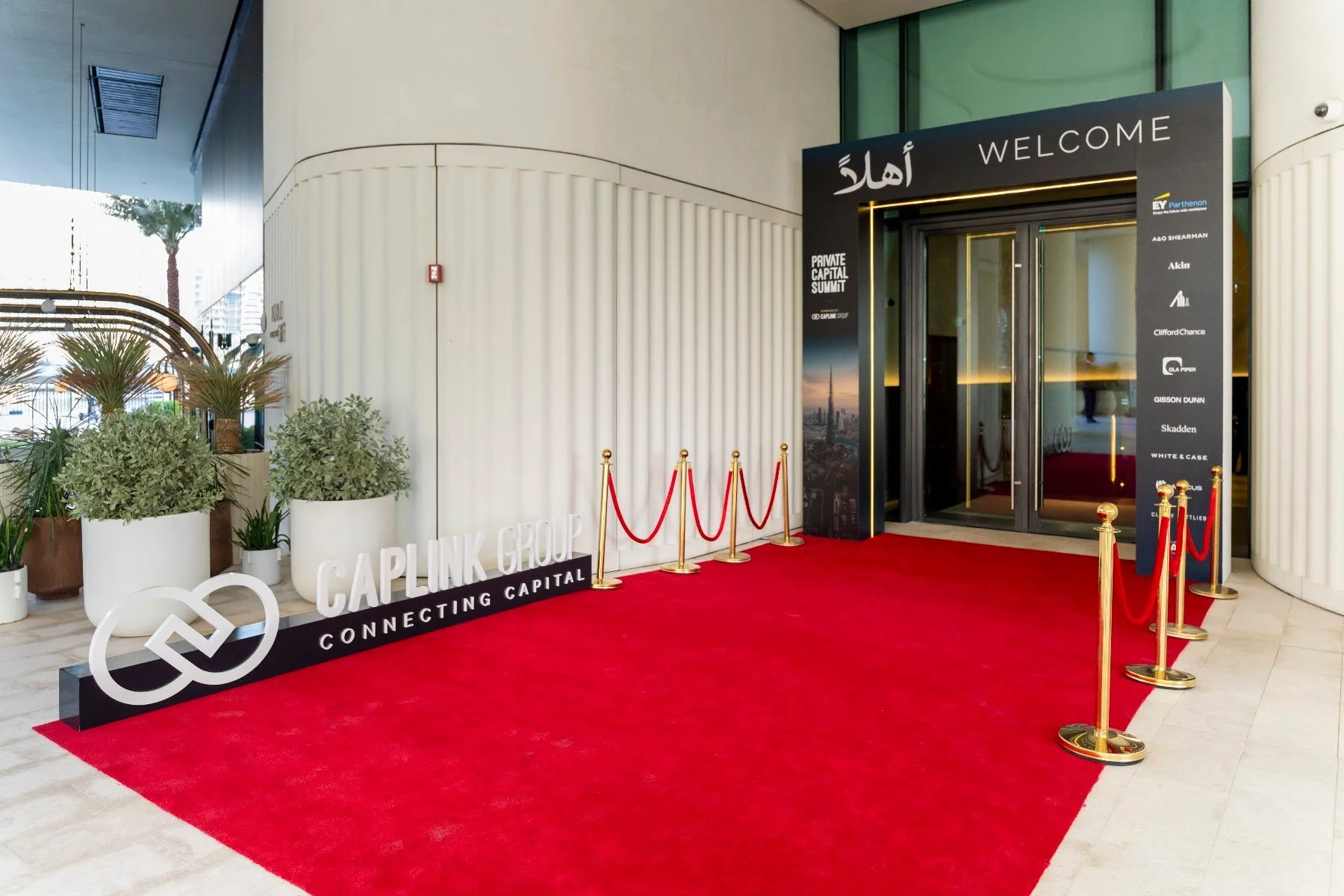 01-arrival-red-carpet.jpg