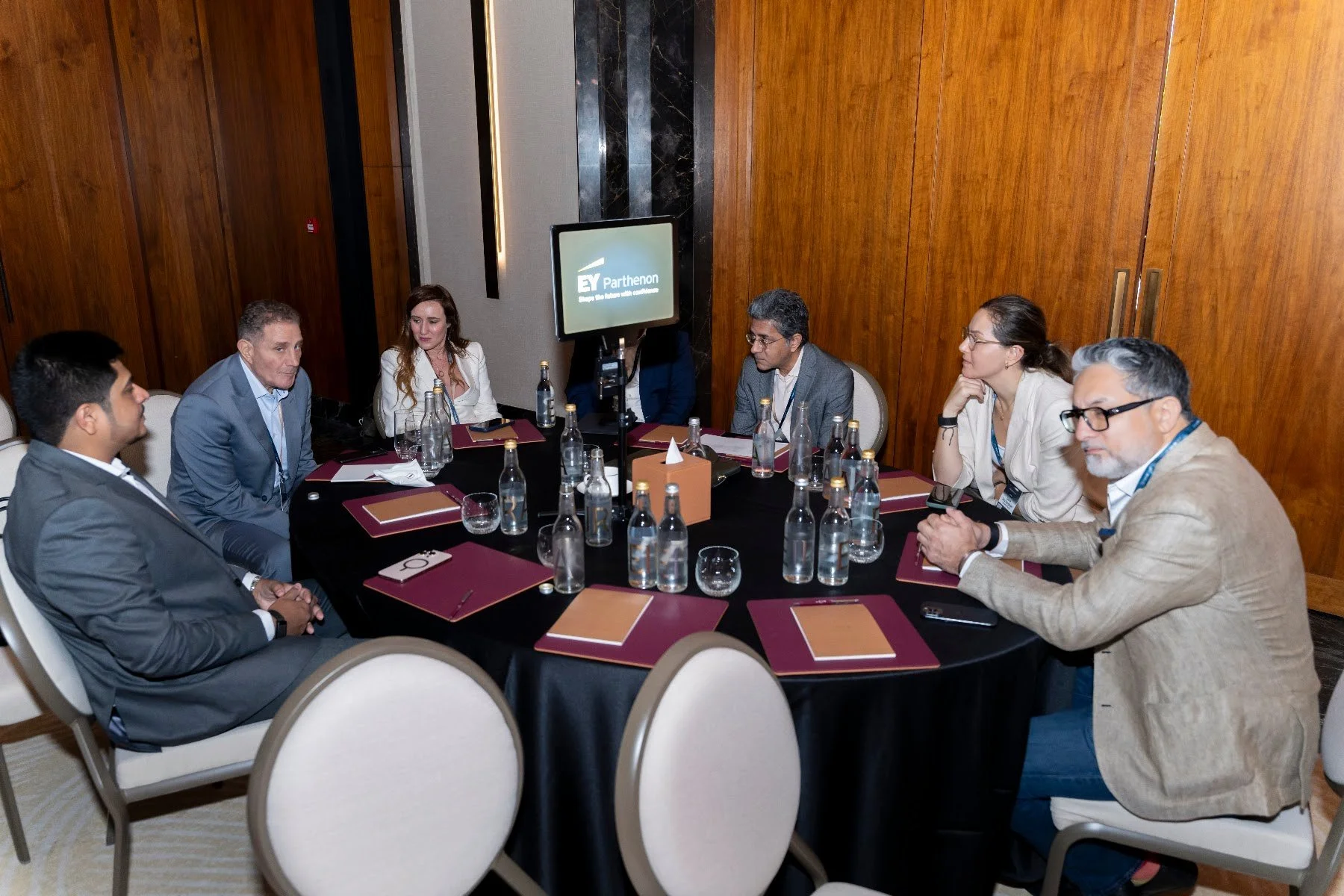35-roundtable-discussion.jpg