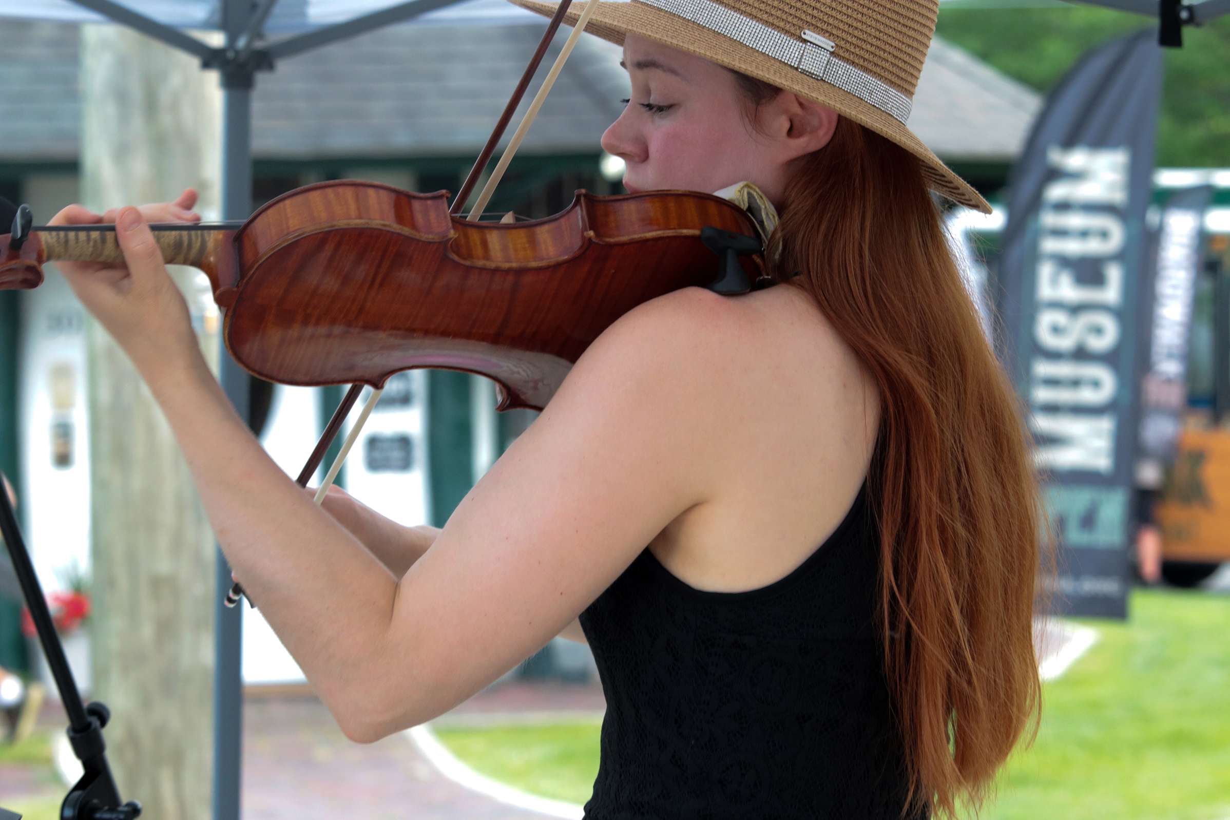 Violinist Holly Nelson