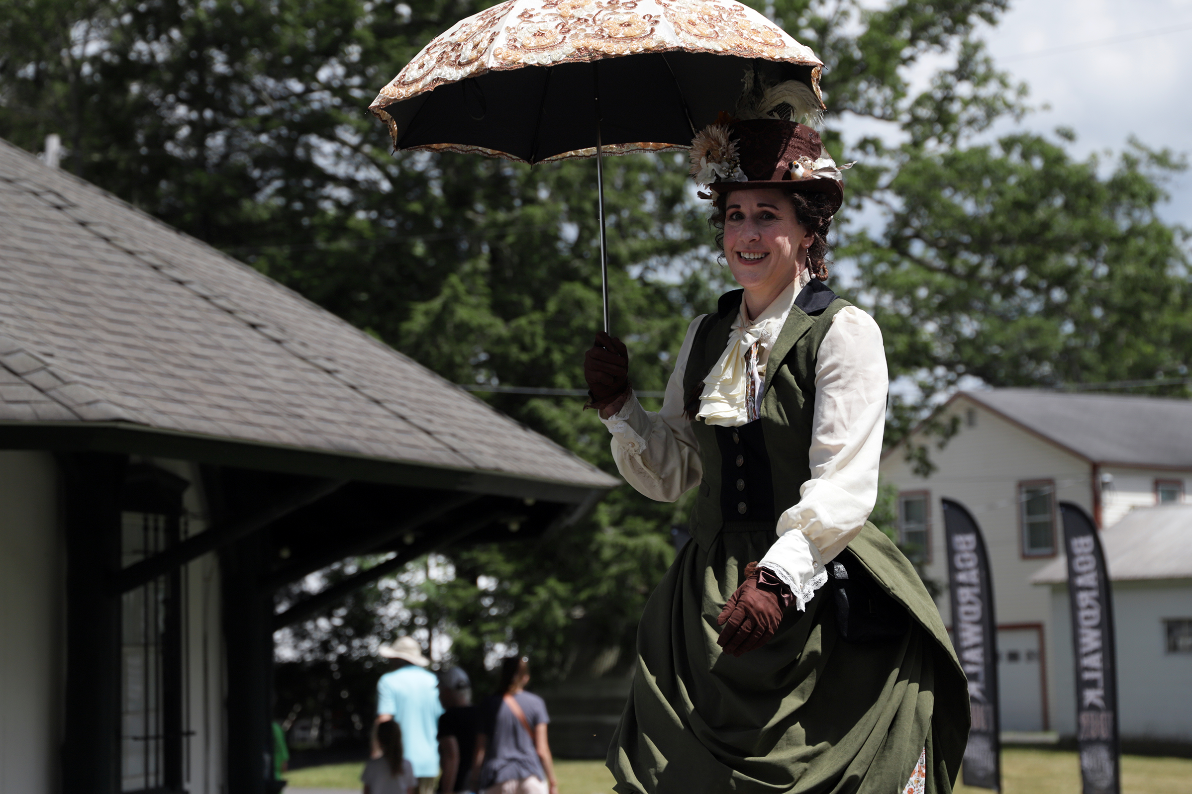 Stilt Walker Dakota Fox