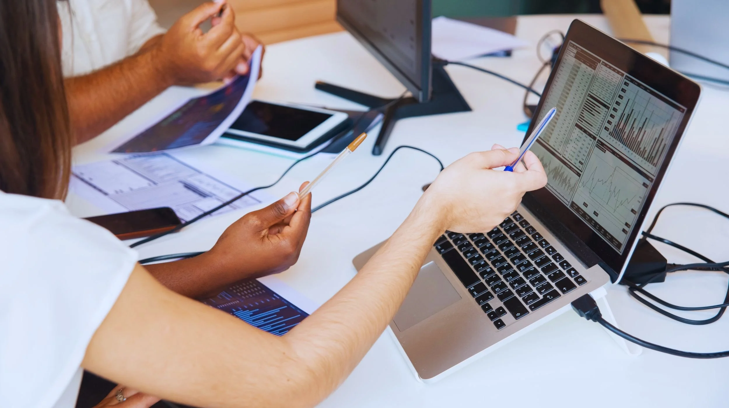B2B SaaS Content in AI Search: What 10,382 Keywords and 350,000 Articles Show